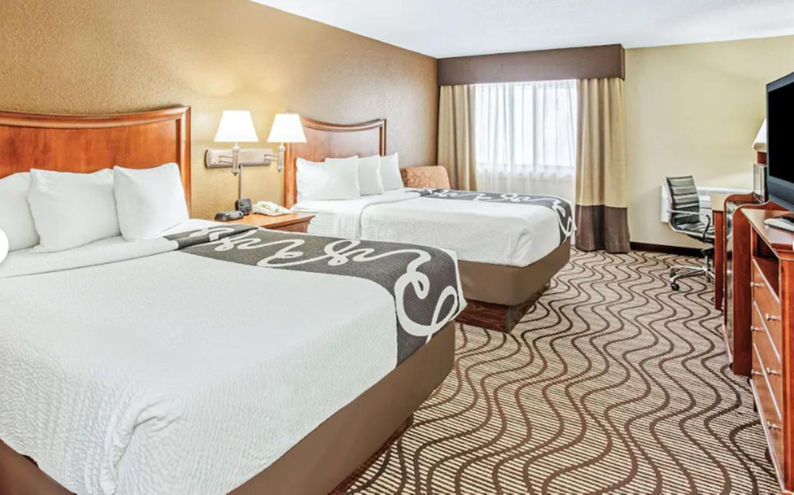 Single Room With Double Beds - Photo 9