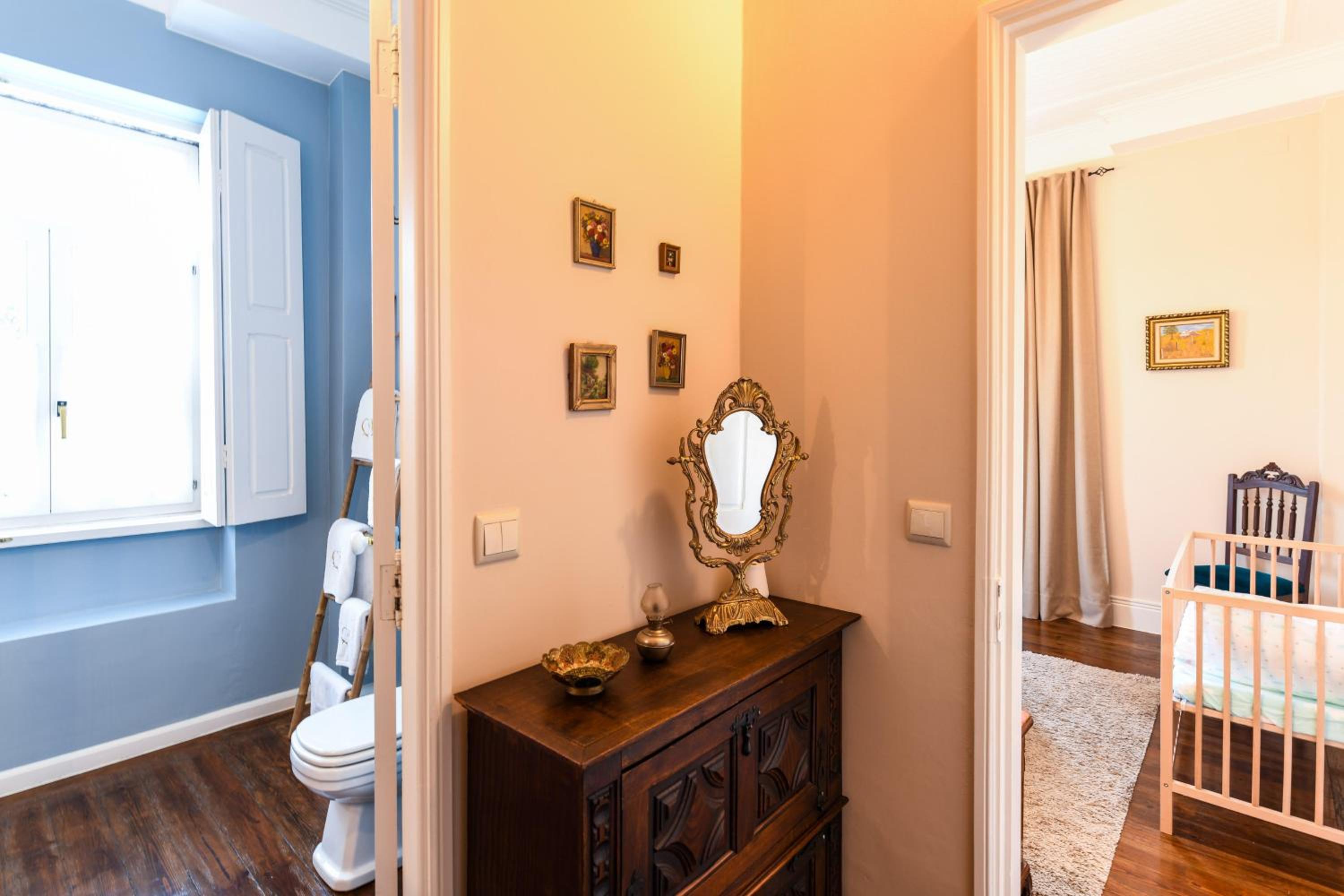 Deluxe Suite - Photo 6