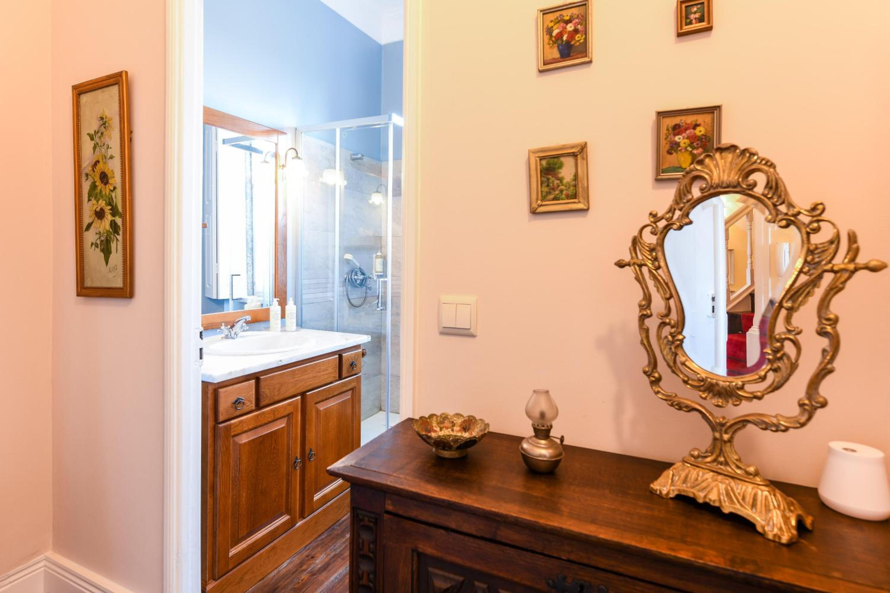 Deluxe Suite - Photo 4