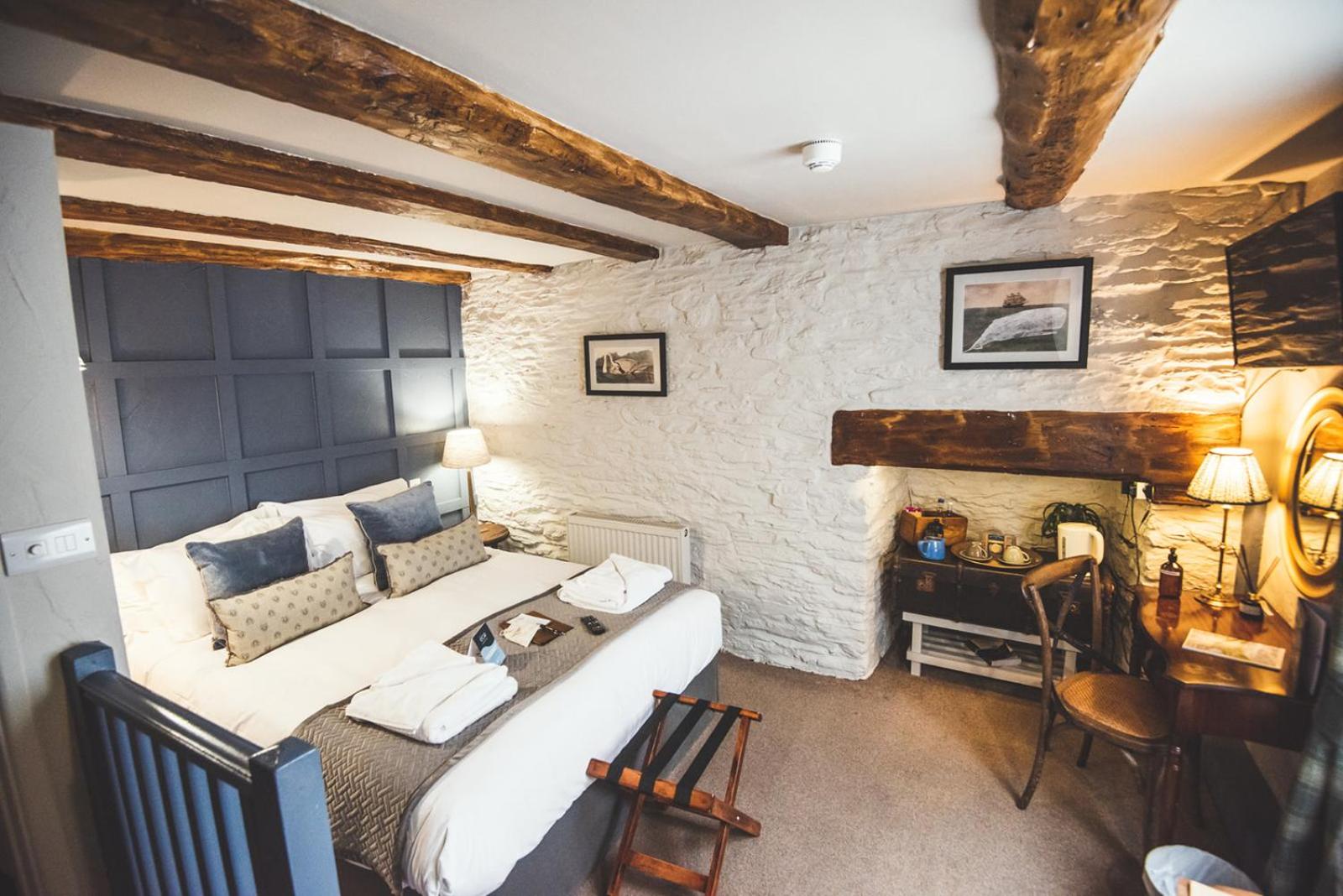 Deluxe Double Room - Photo 10