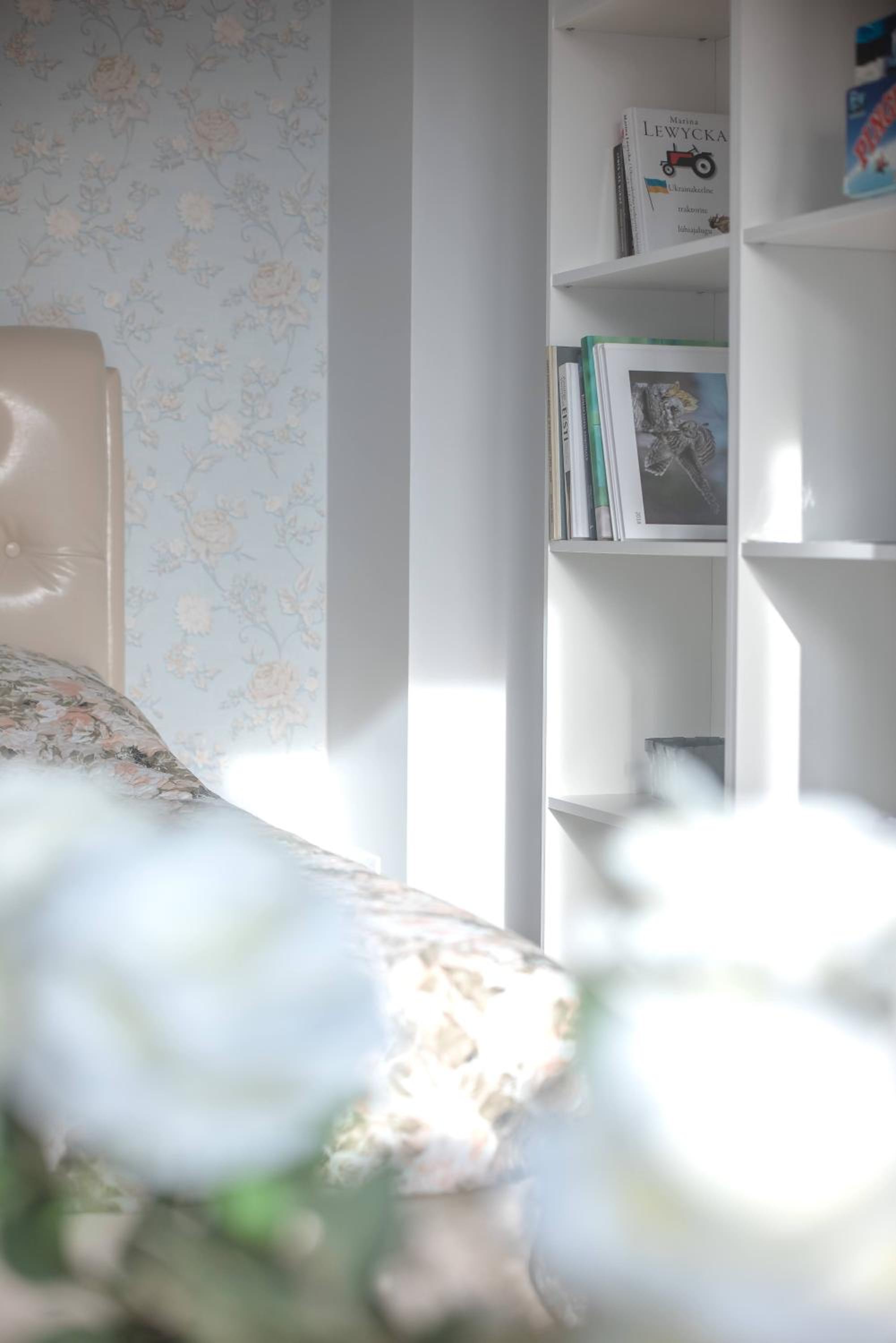 One-Bedroom Apartment - Photo 2