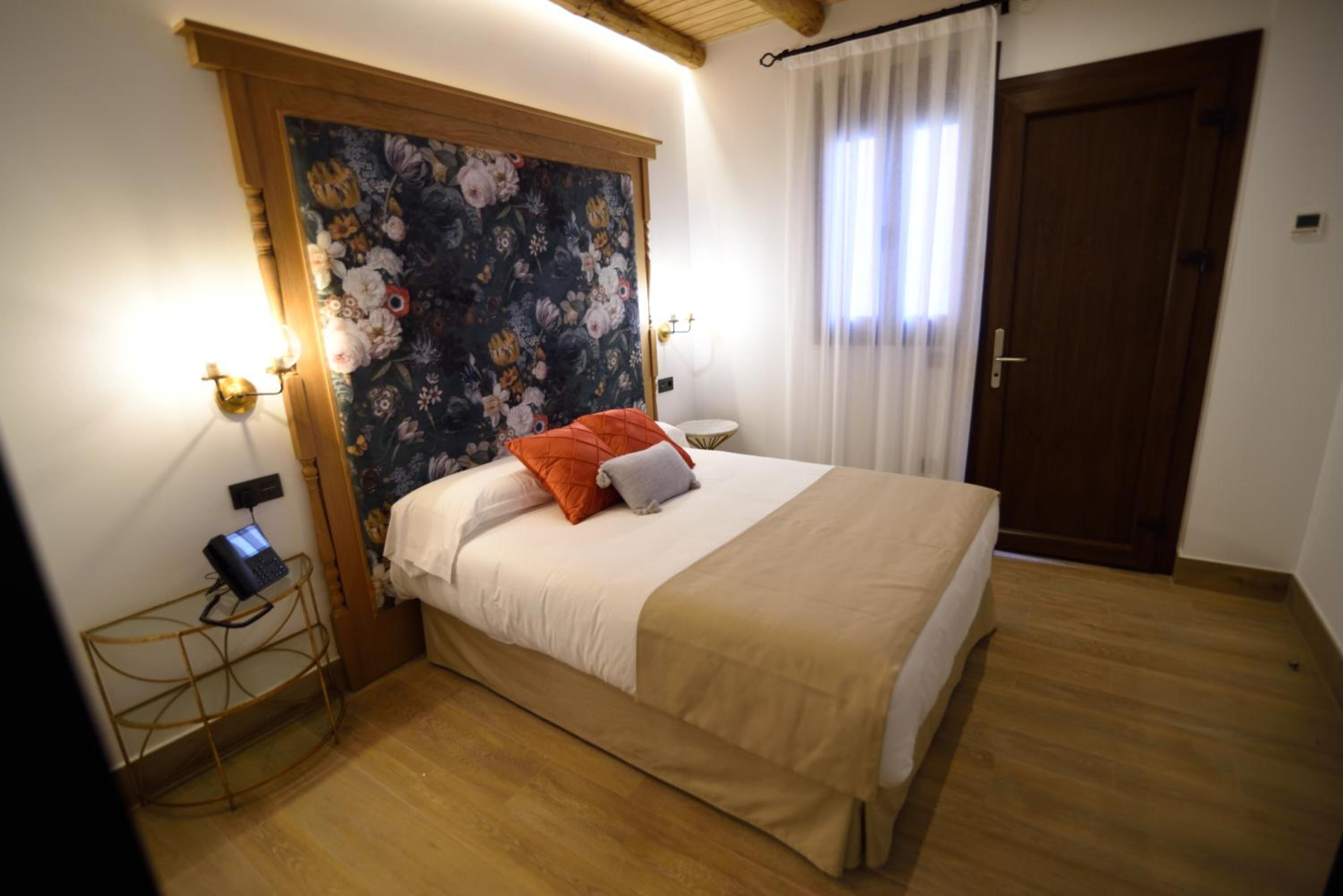 Double Room - Photo 4