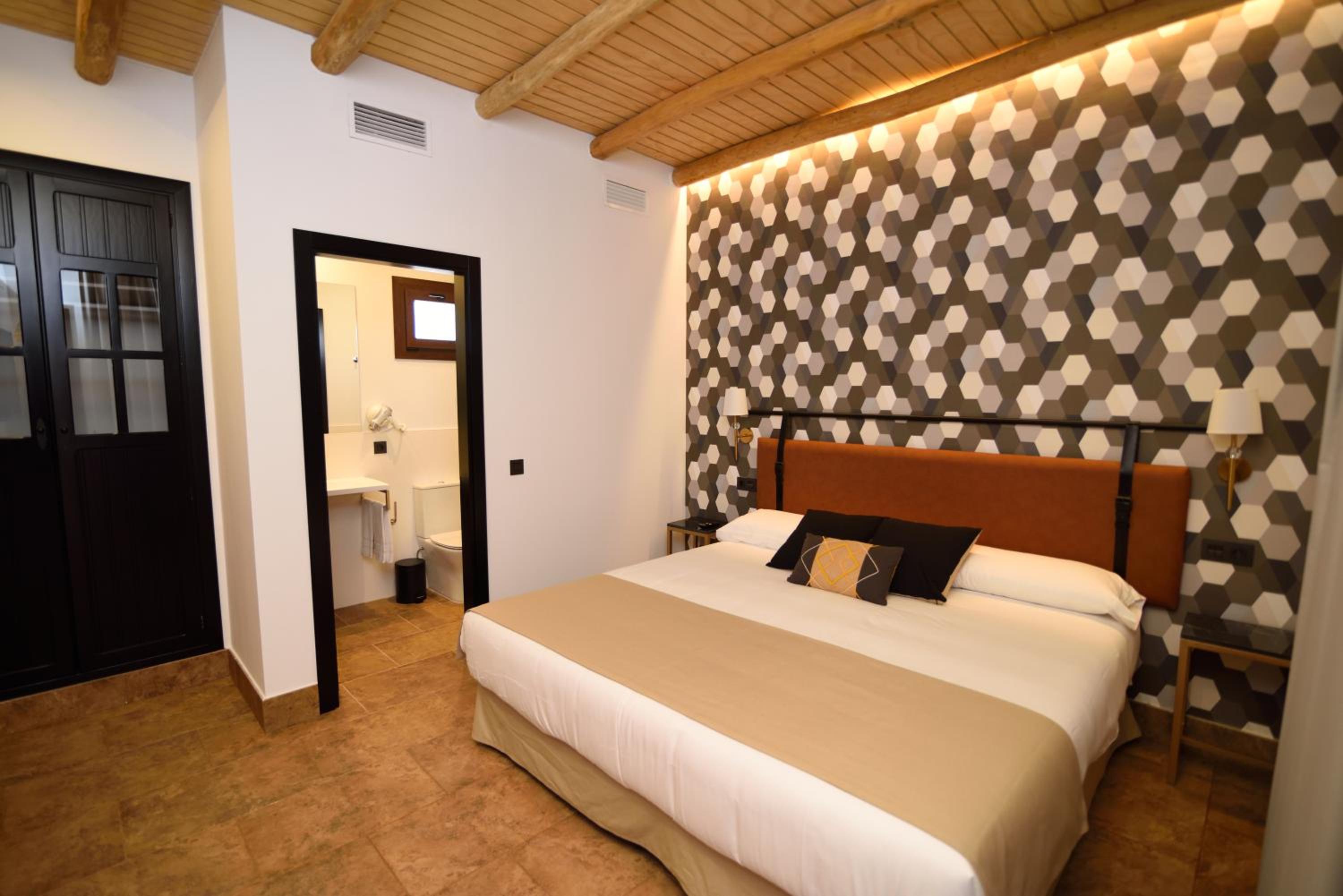 Deluxe Double Room - Photo 1