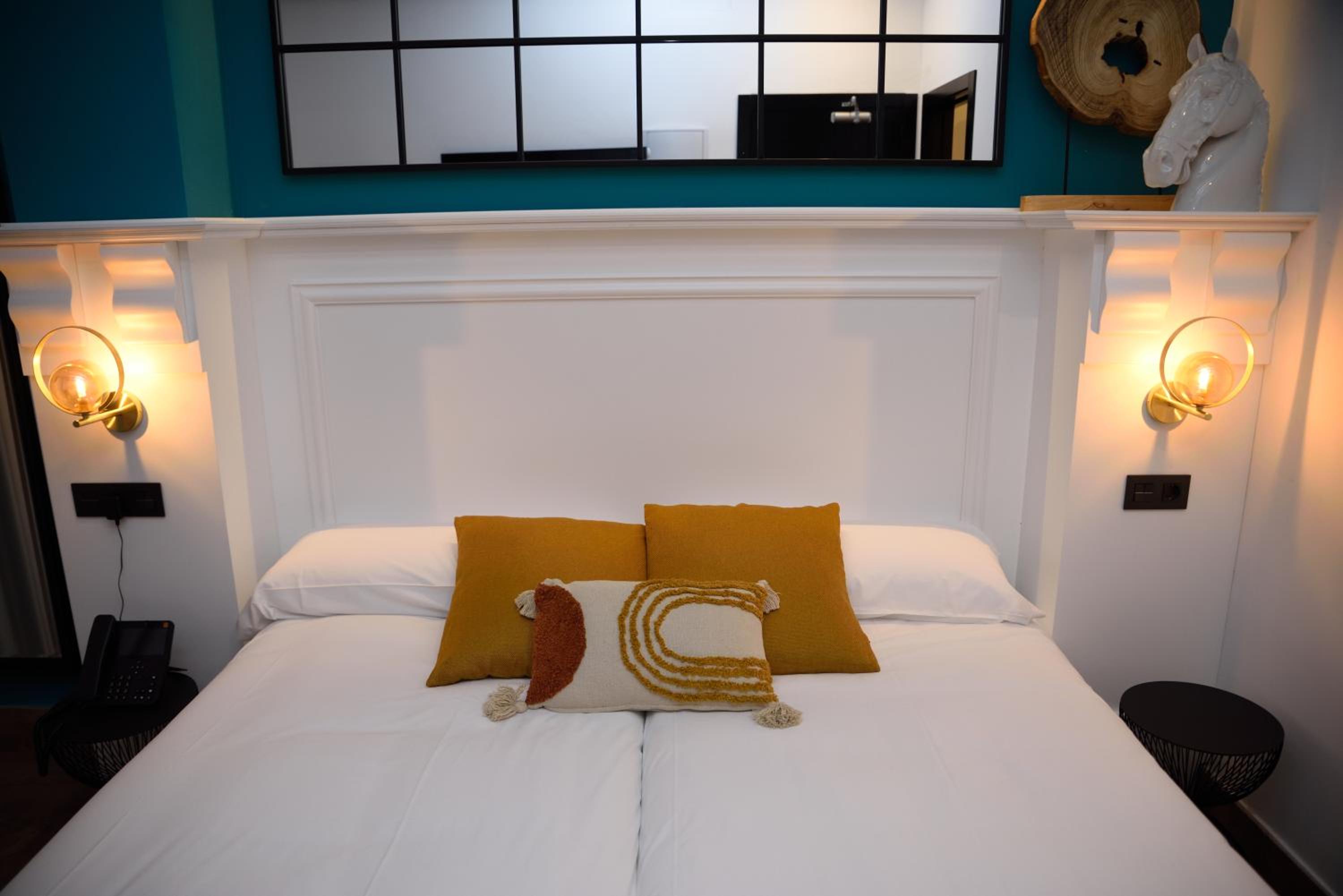 Double Room - Photo 7
