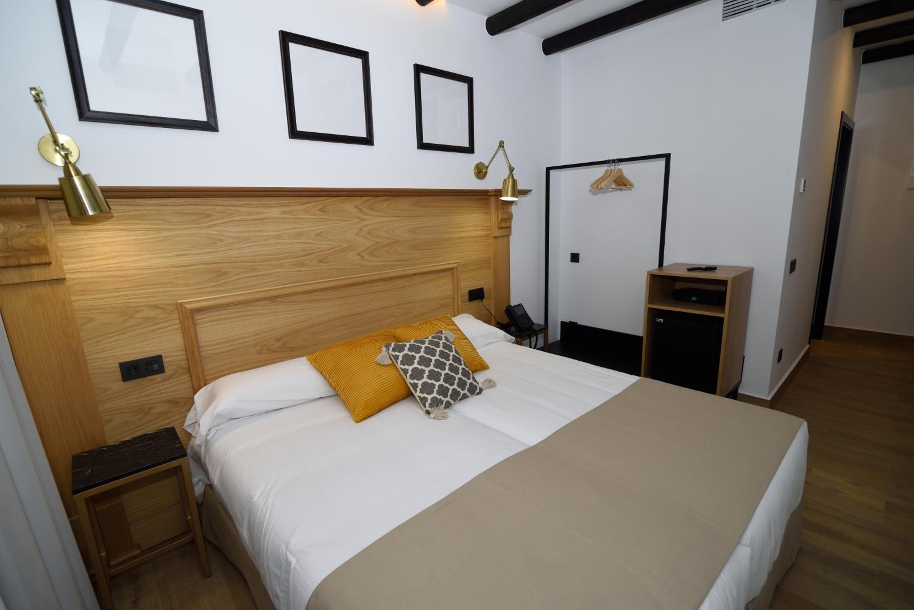 Superior Double Room - Photo 1