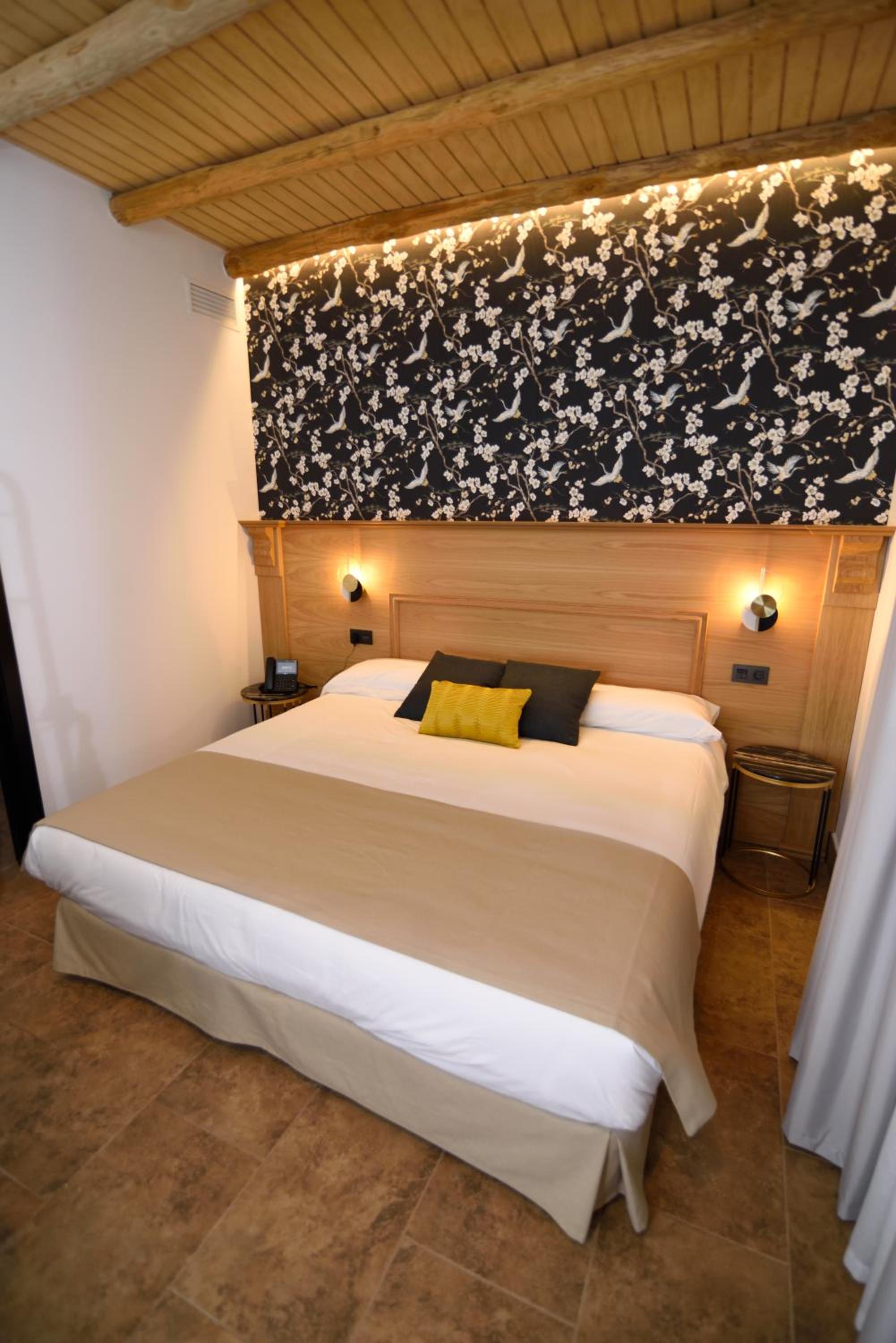 Deluxe Double Room - Photo 6