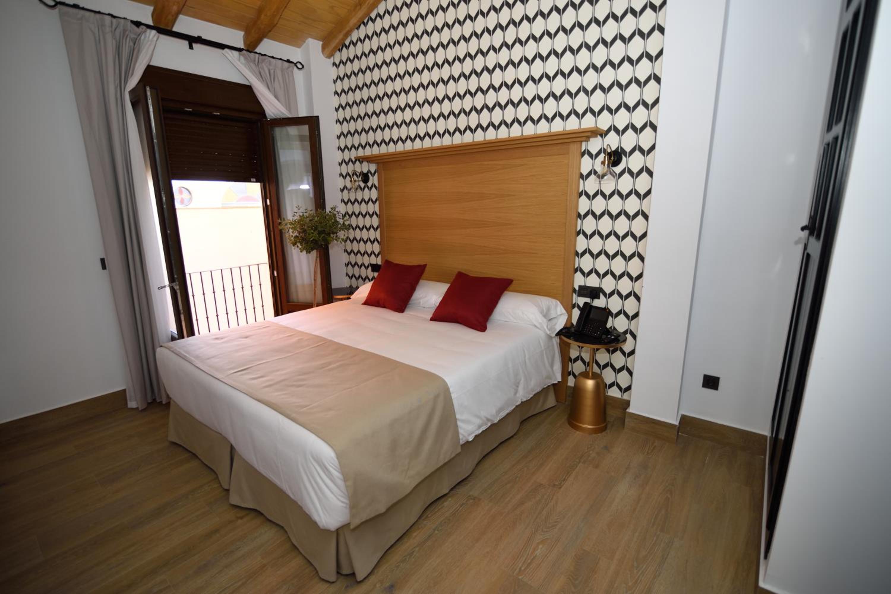 Superior Double Room - Photo 8