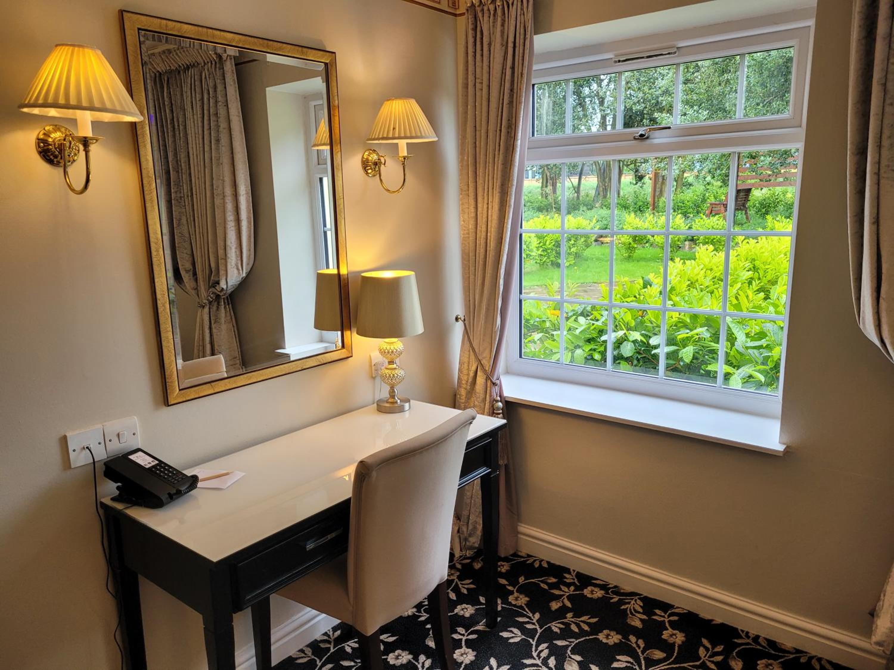 Queen Room with Garden View - Photo 3