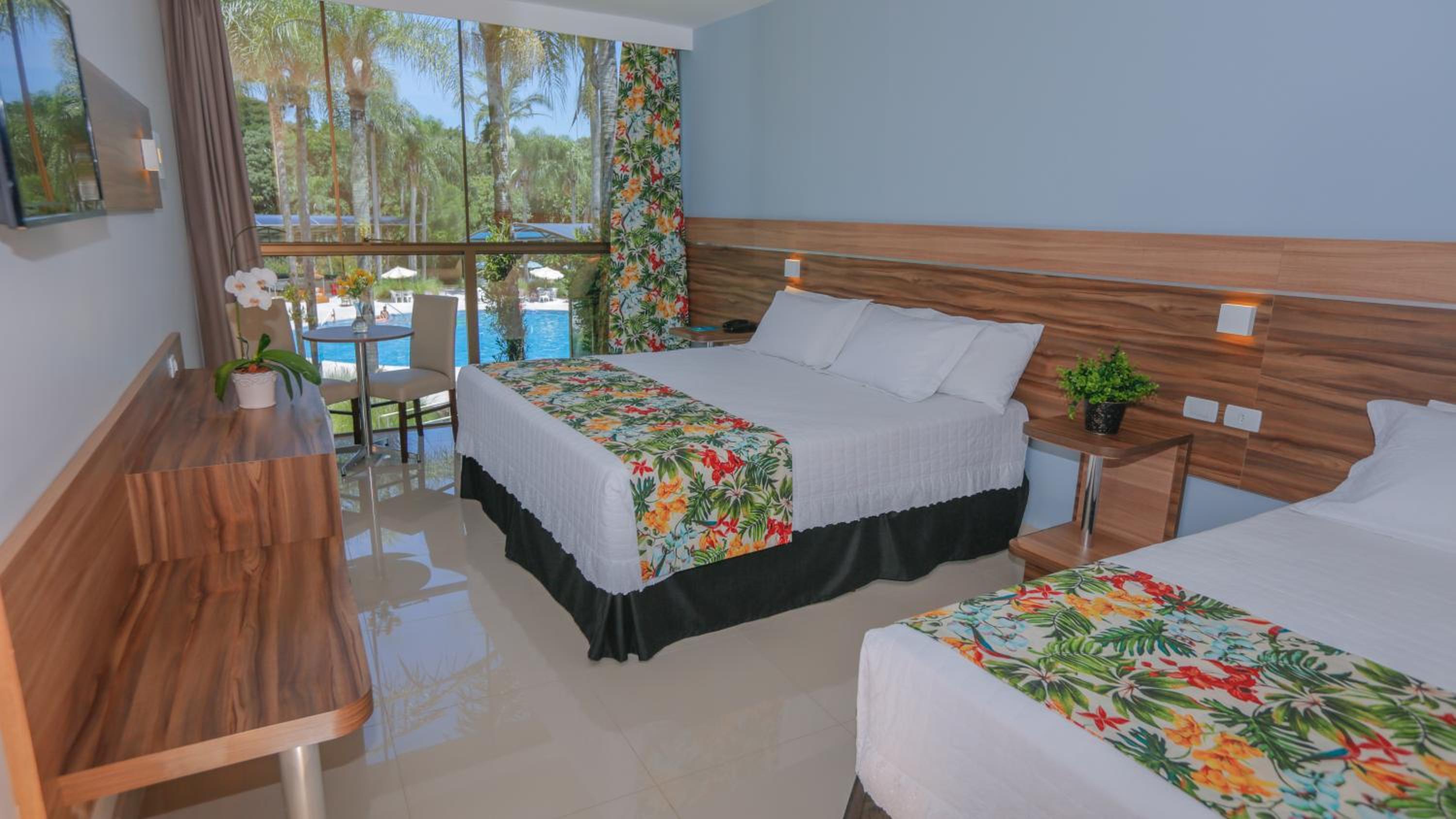 Apartment with Pool View thumbnail 6