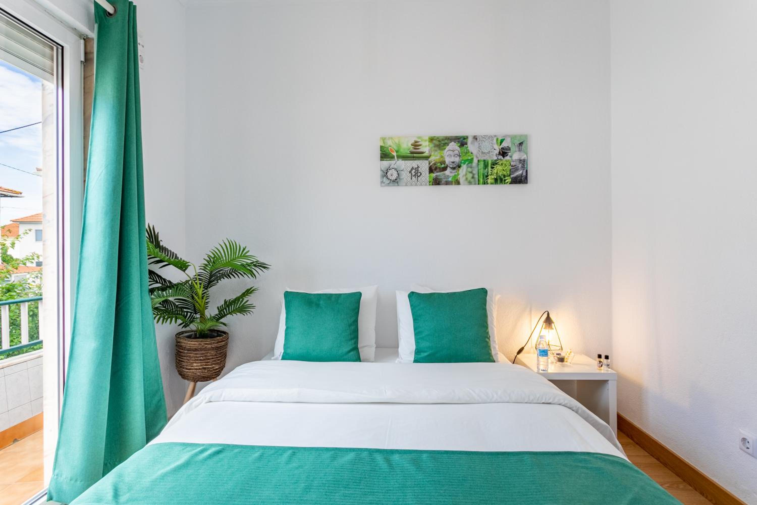 Single Room with Balcony with Shared Bathroom photo 2