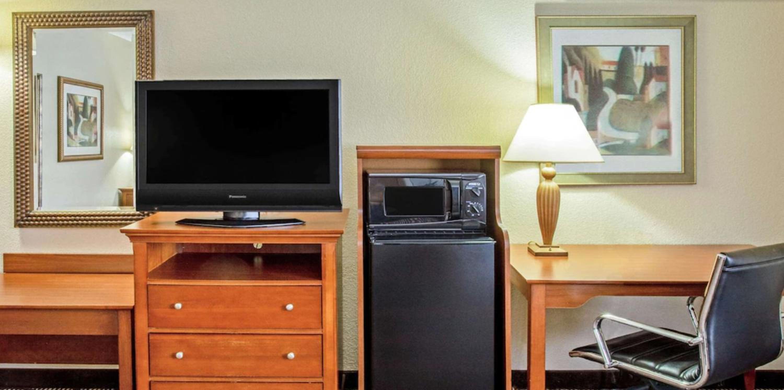 2 Full Beds, Mobility/Hearing Impaired Accessible Room, Non-Smoking - Photo 8
