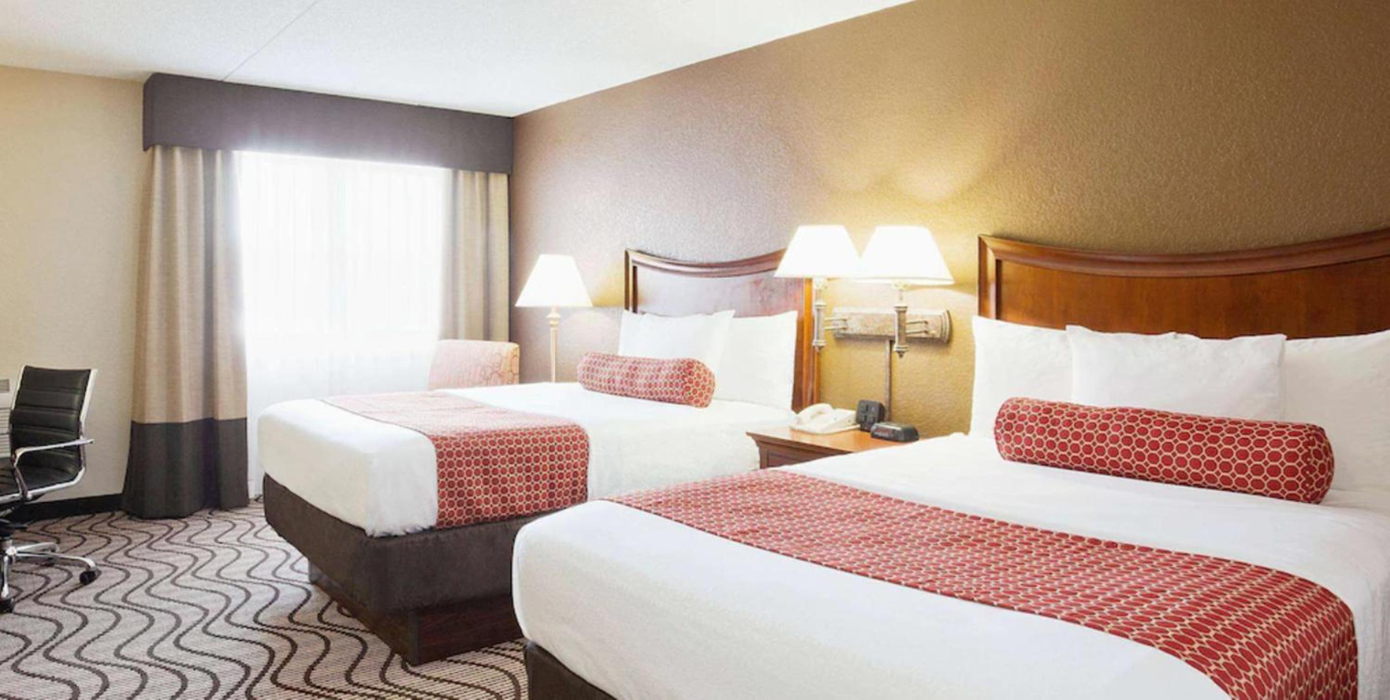 2 Full Beds, Mobility/Hearing Impaired Accessible Room, Non-Smoking - Photo 4