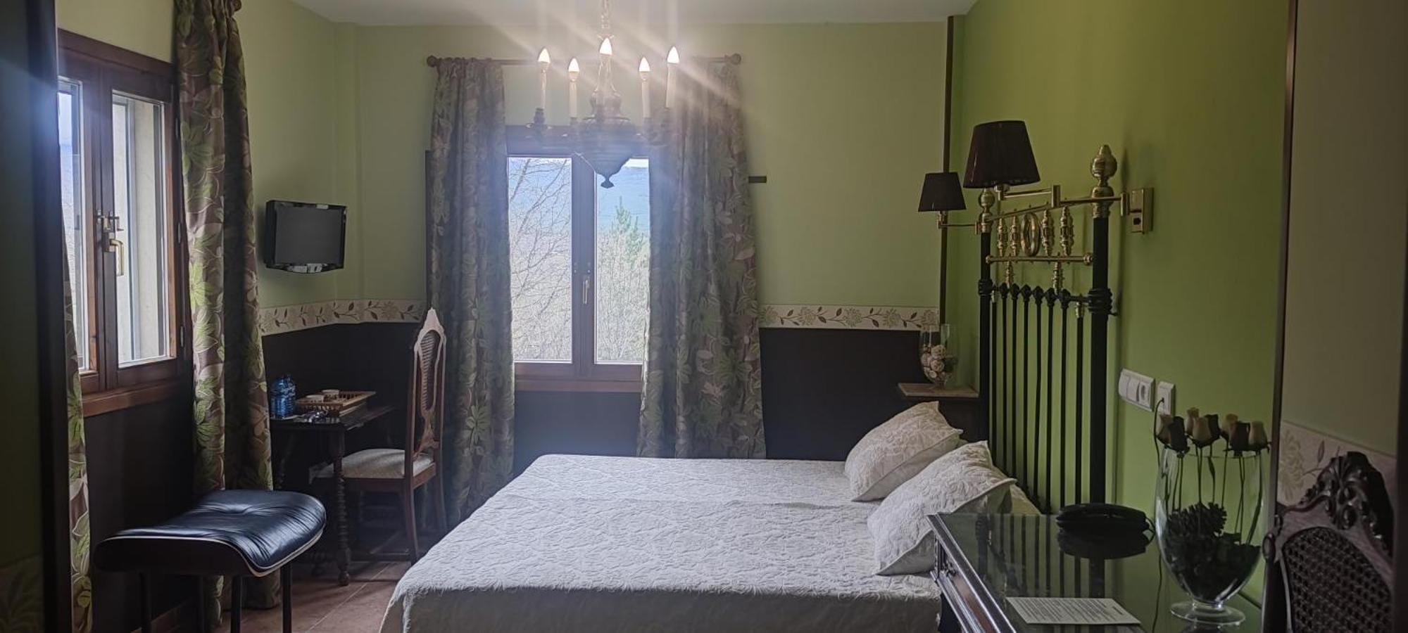 Double Room with Mountain View - Photo 10
