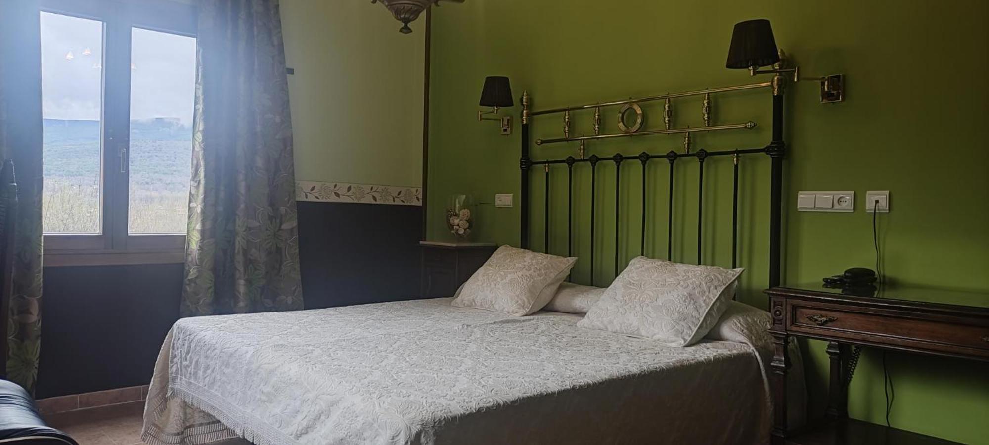 Double Room with Mountain View - Photo 11