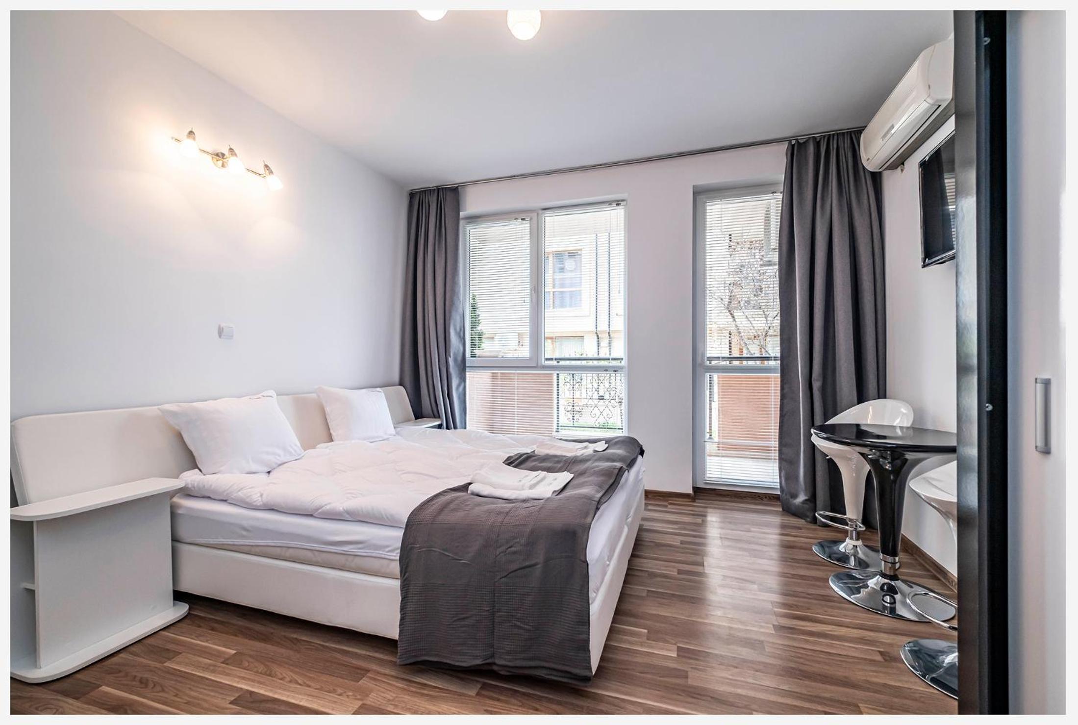 One-Bedroom Apartment - Photo 14