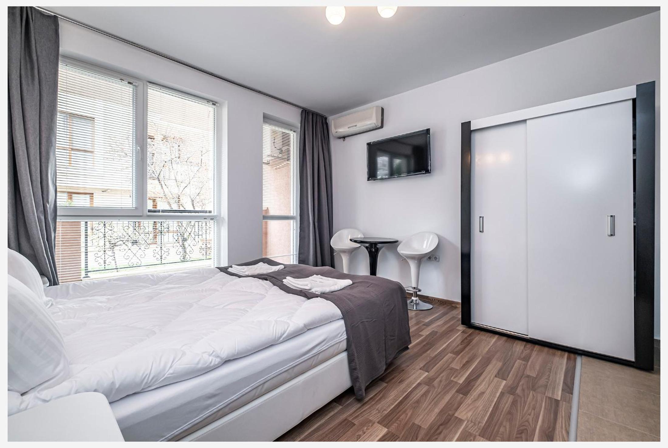 One-Bedroom Apartment - Photo 22