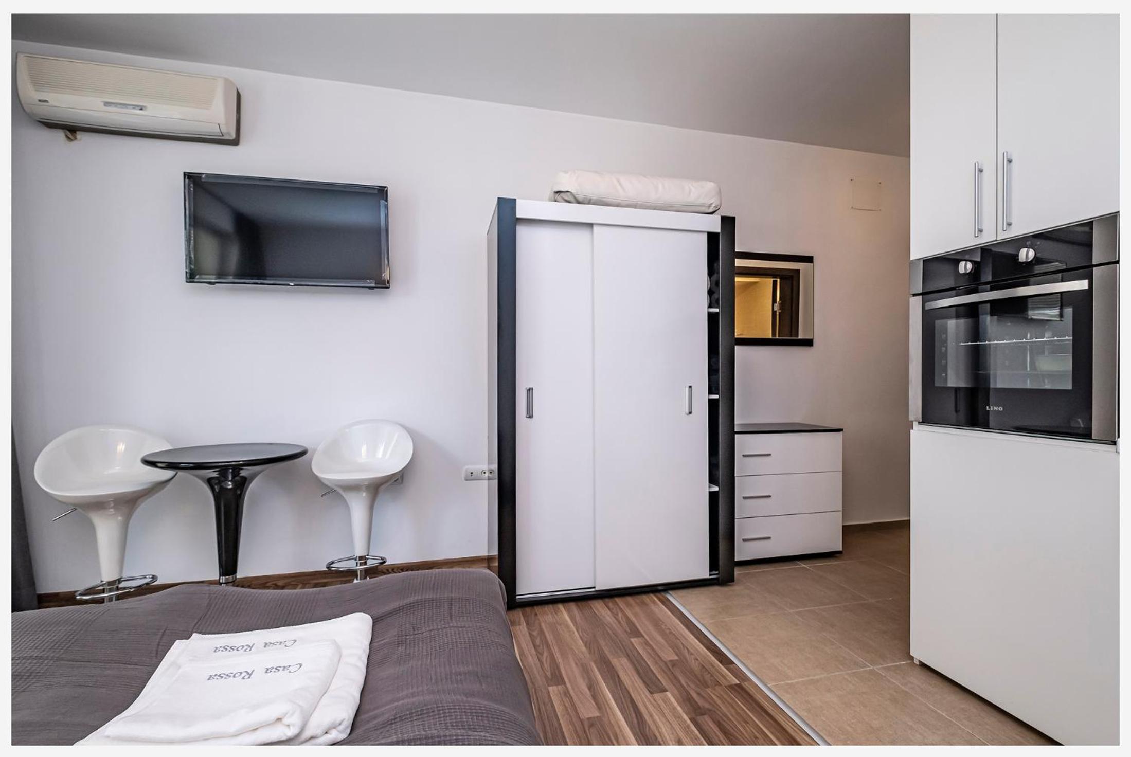 One-Bedroom Apartment - Photo 4