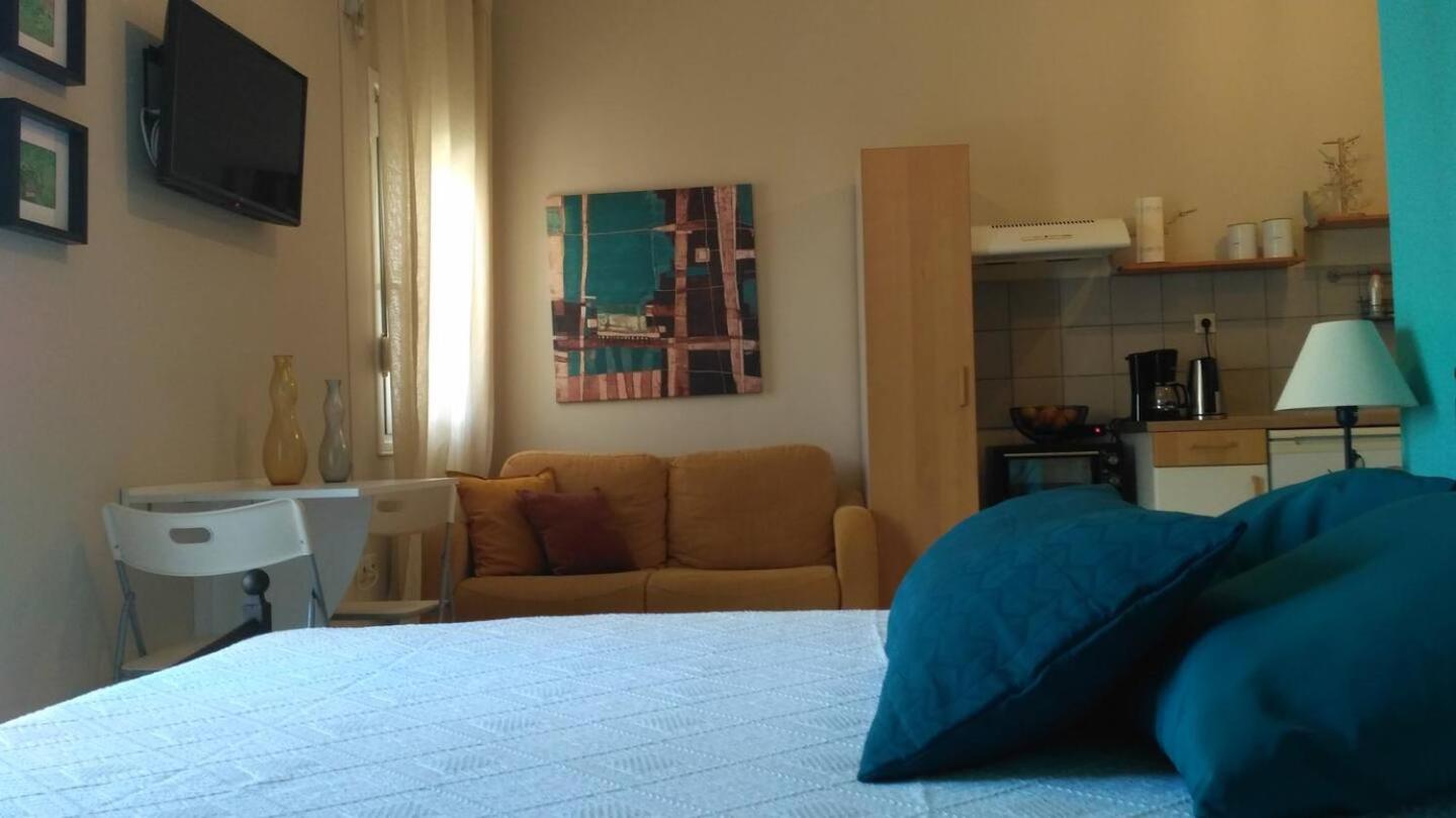One-Bedroom Apartment - Photo 6