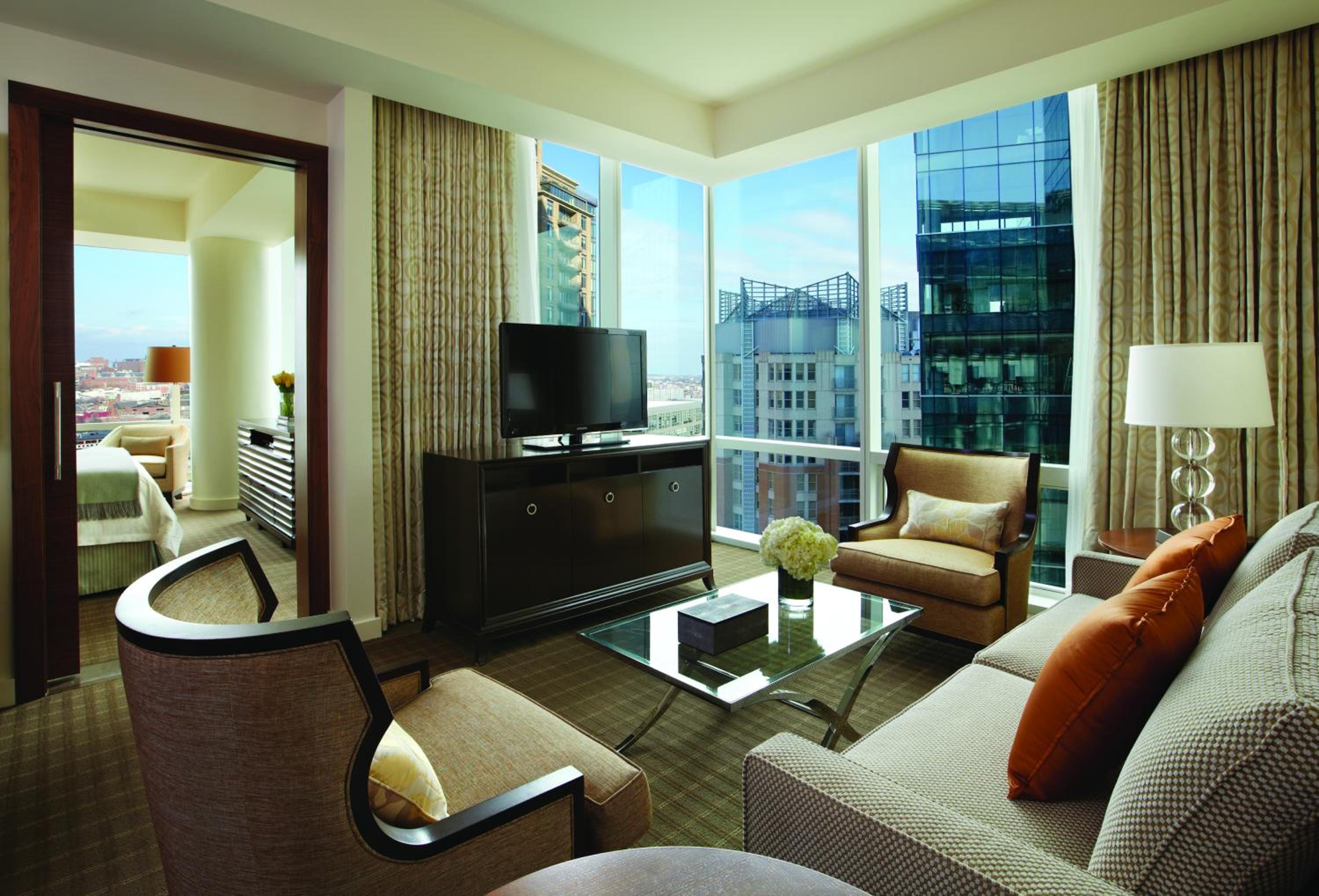 Executive Suite Fountain View King - Photo 1