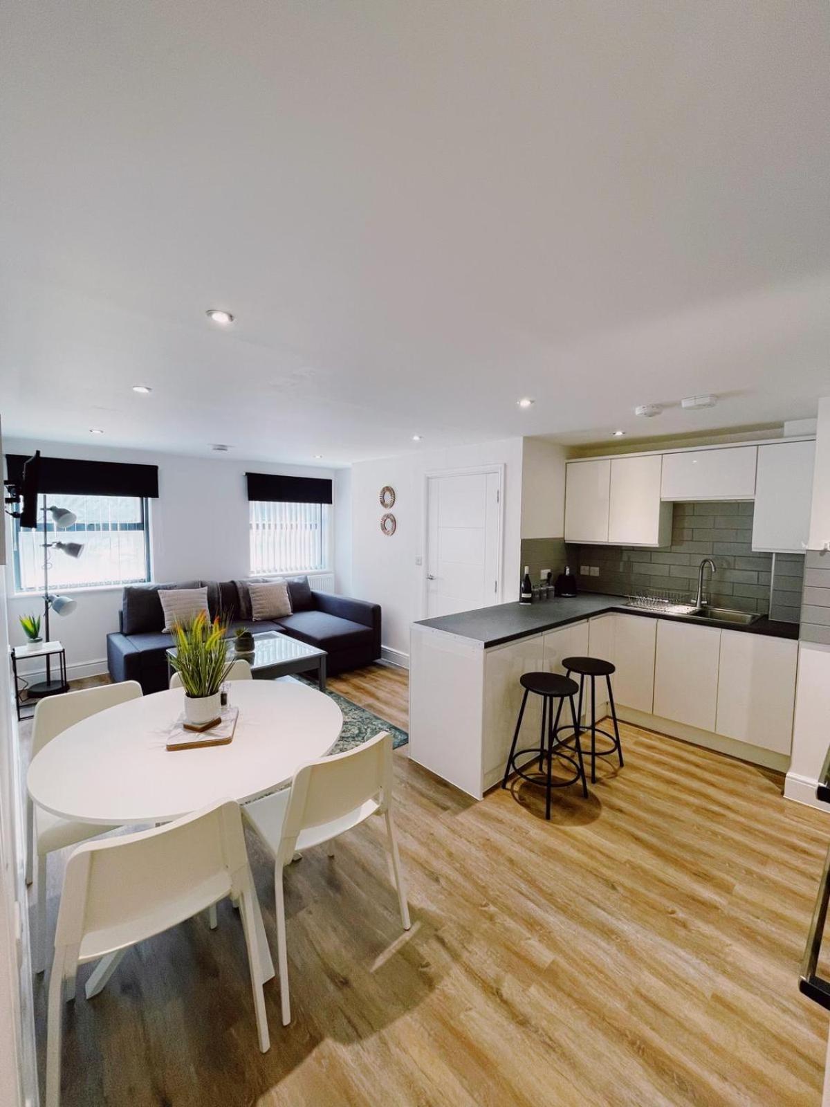 Two-Bedroom Apartment - Photo 9