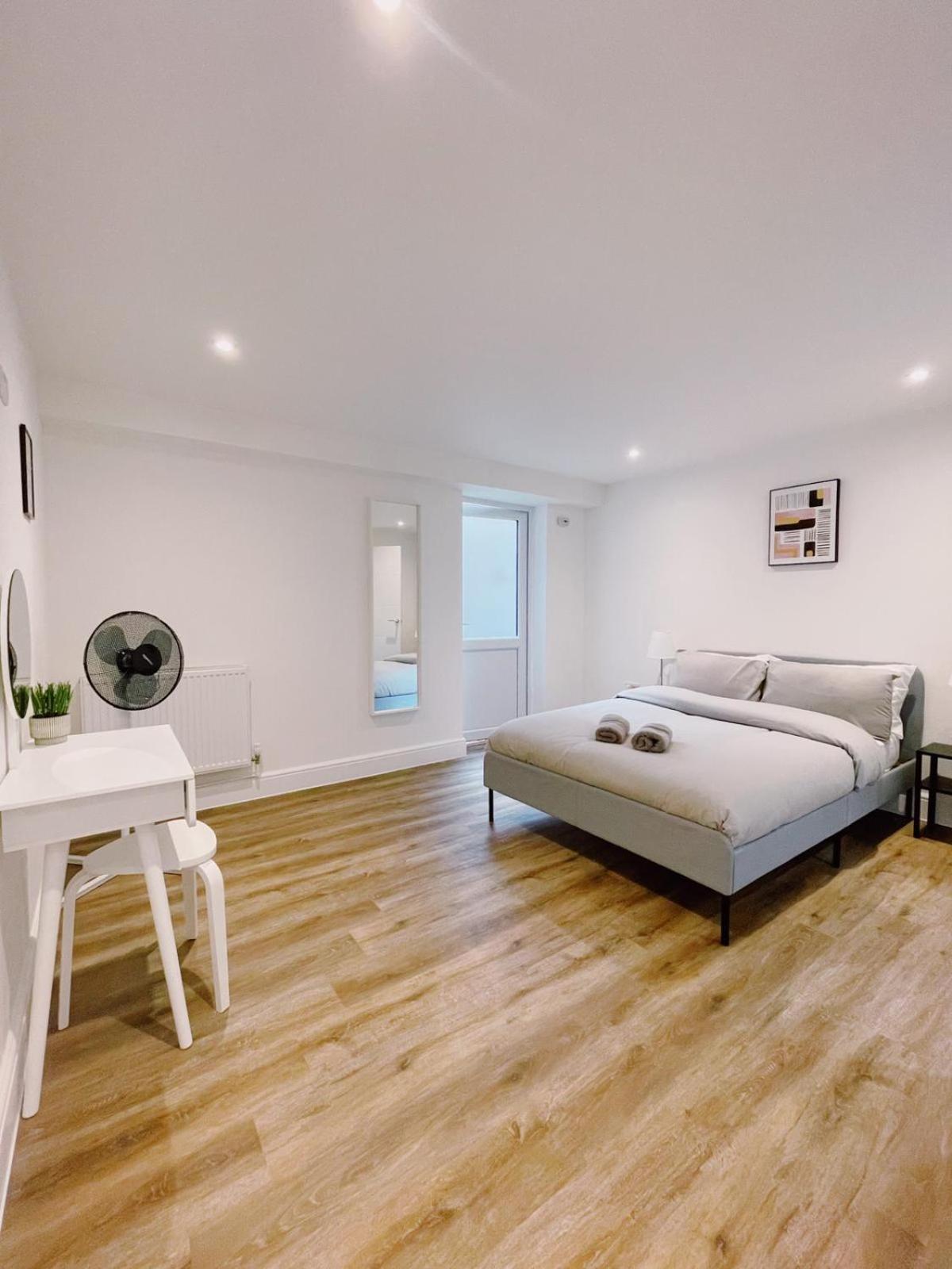 Two-Bedroom Apartment - Photo 5