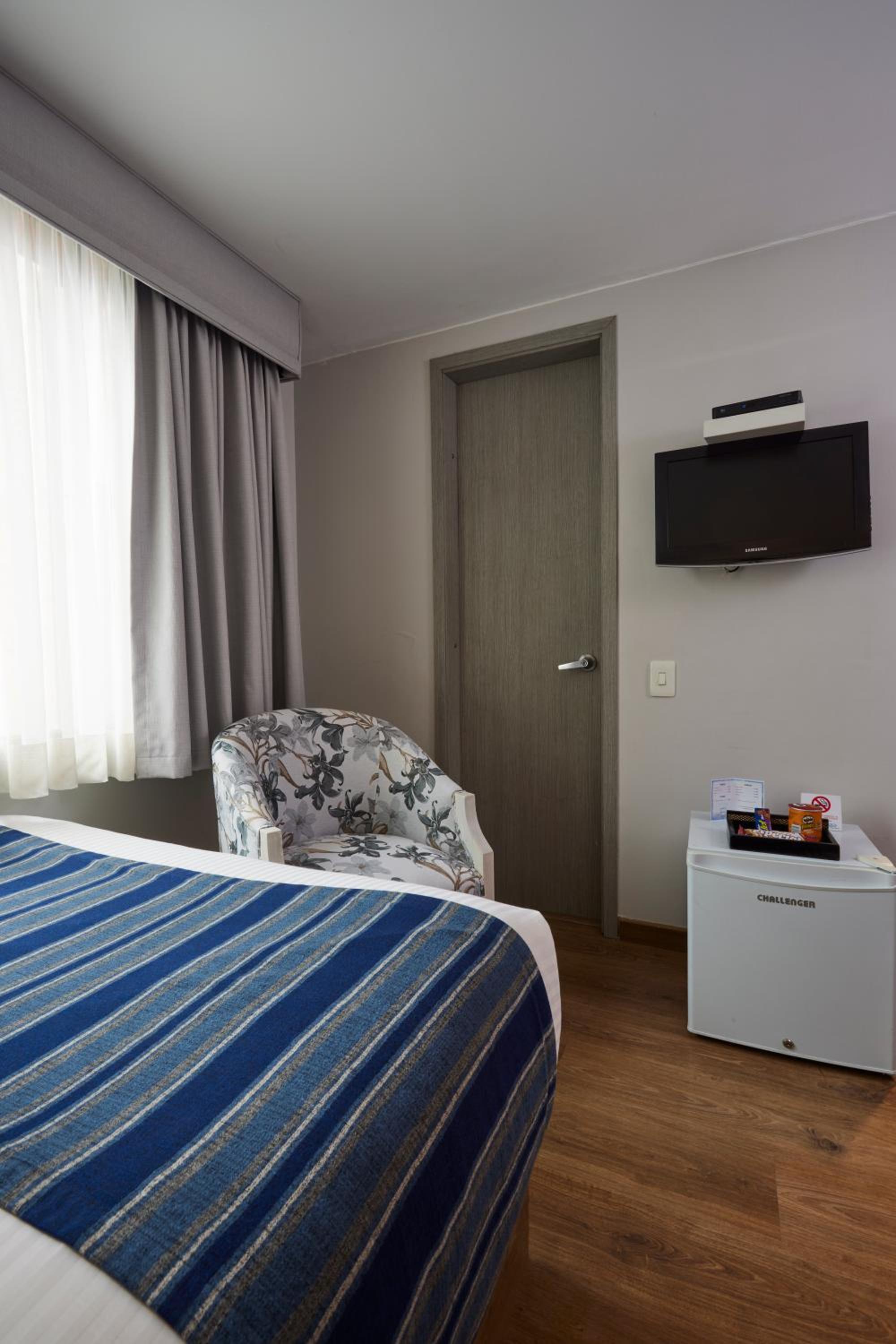 Standard Twin Room - Photo 6