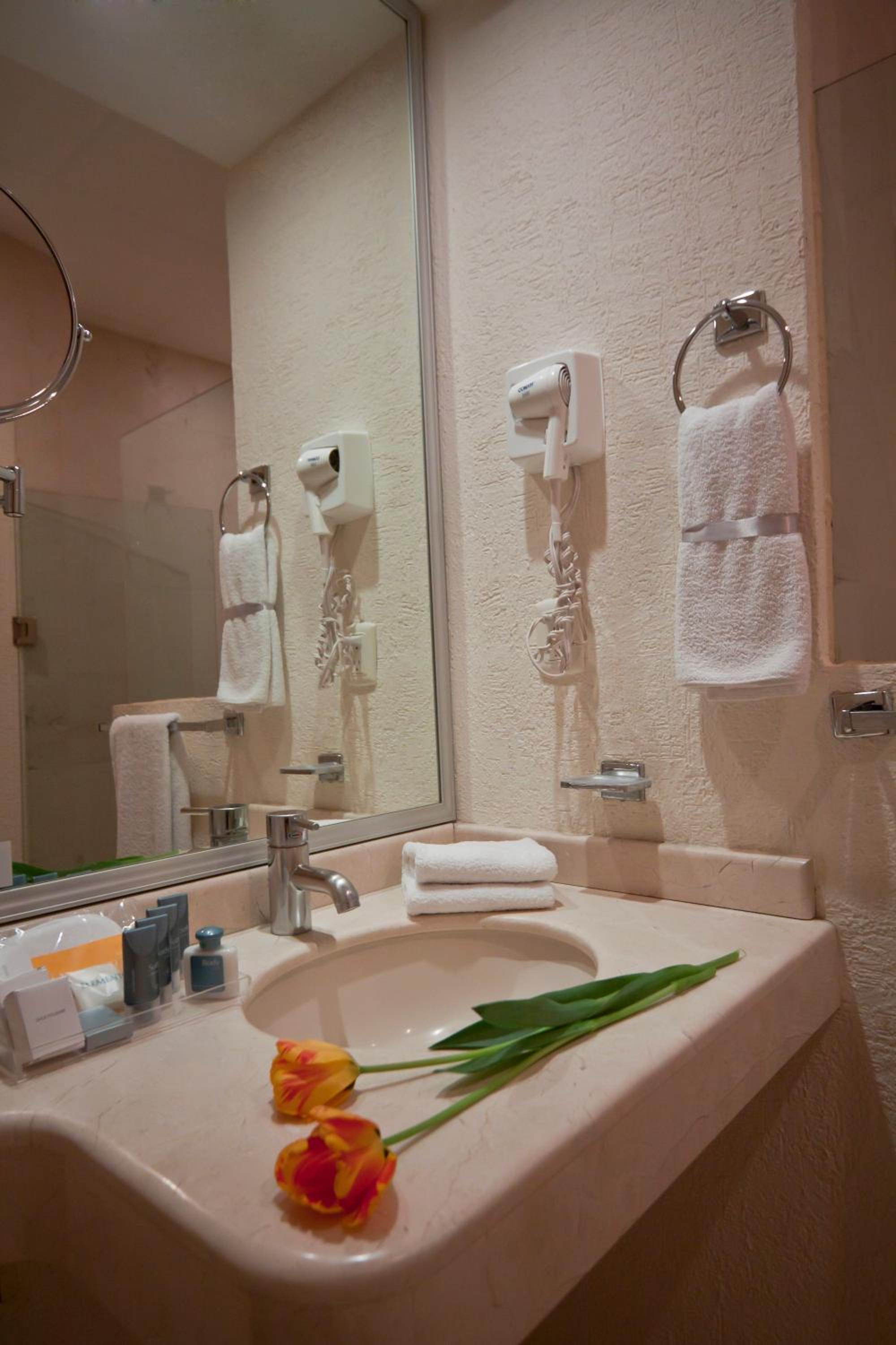 Superior Room with King Size bed - Photo 3