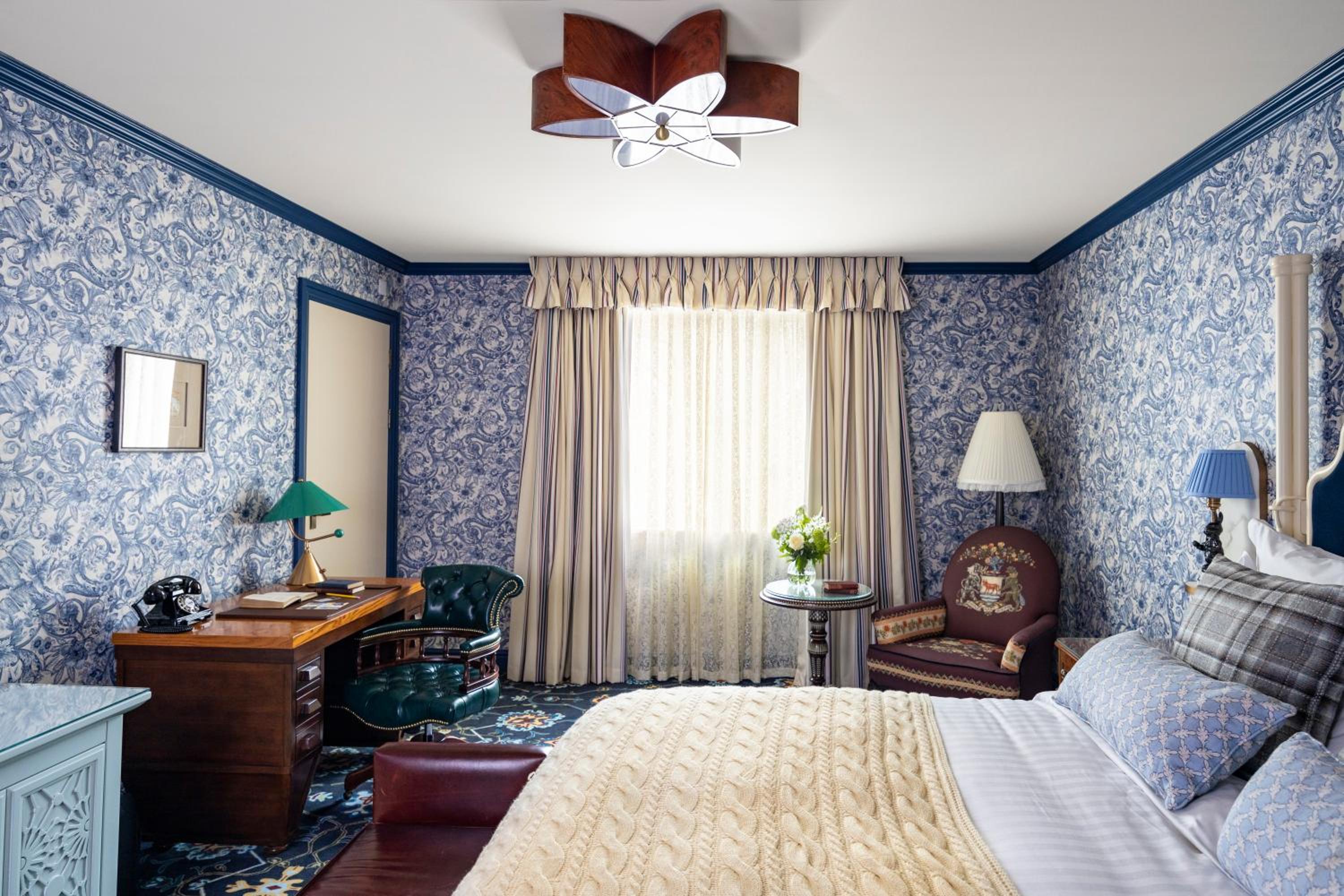 Graduate Deluxe King Room - Photo 2