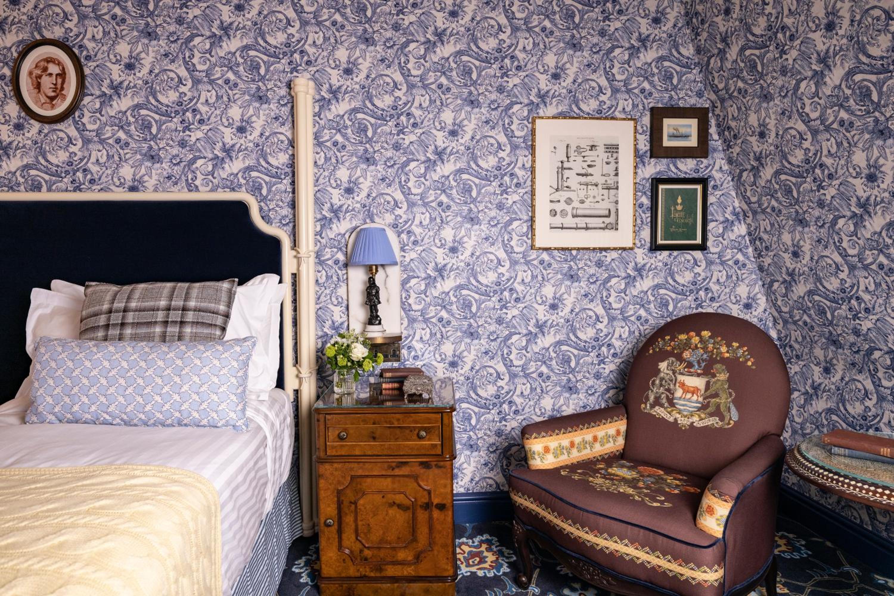 Graduate Twin Room - Photo 2