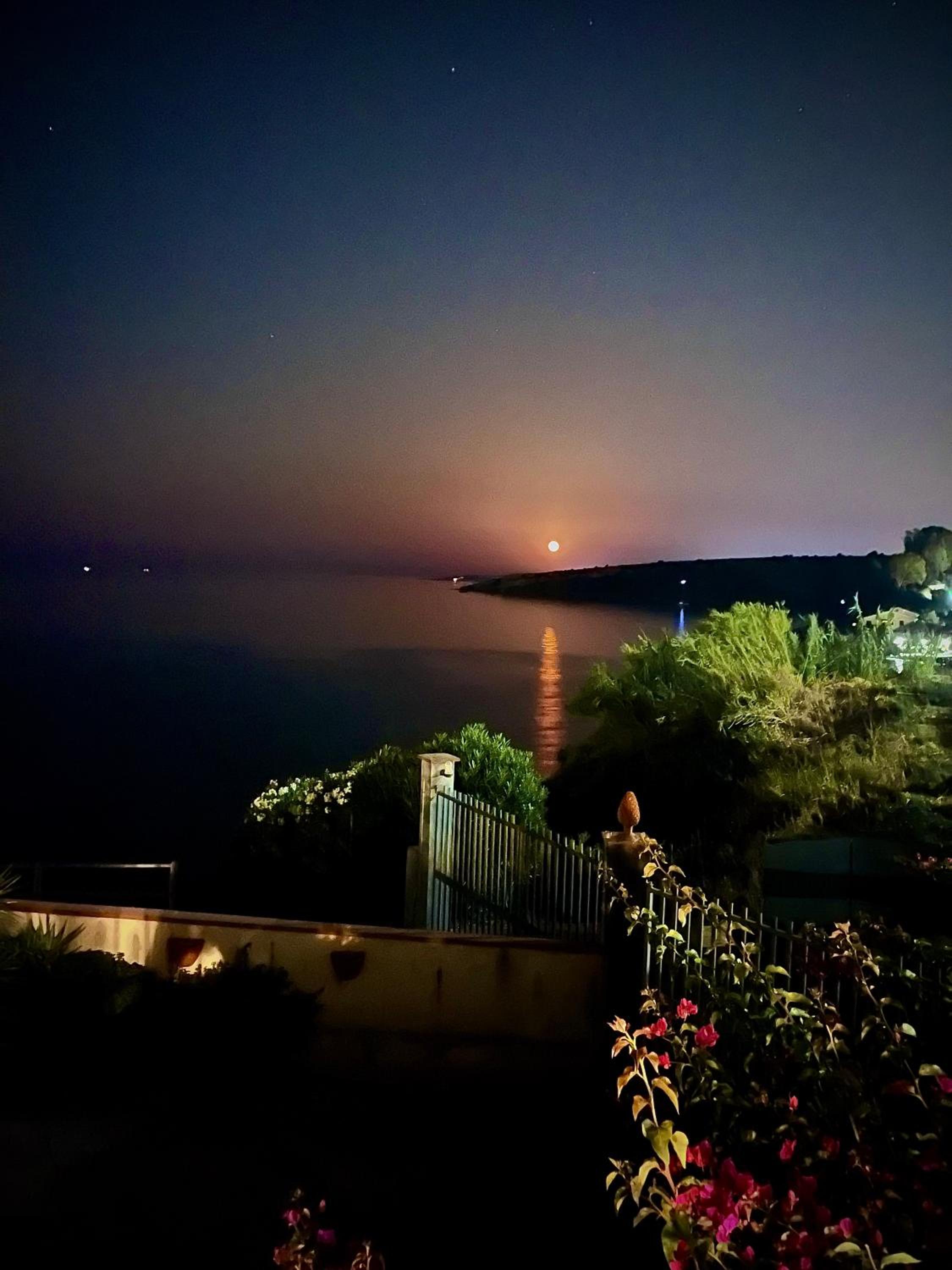 Villa With Sea View photo 3