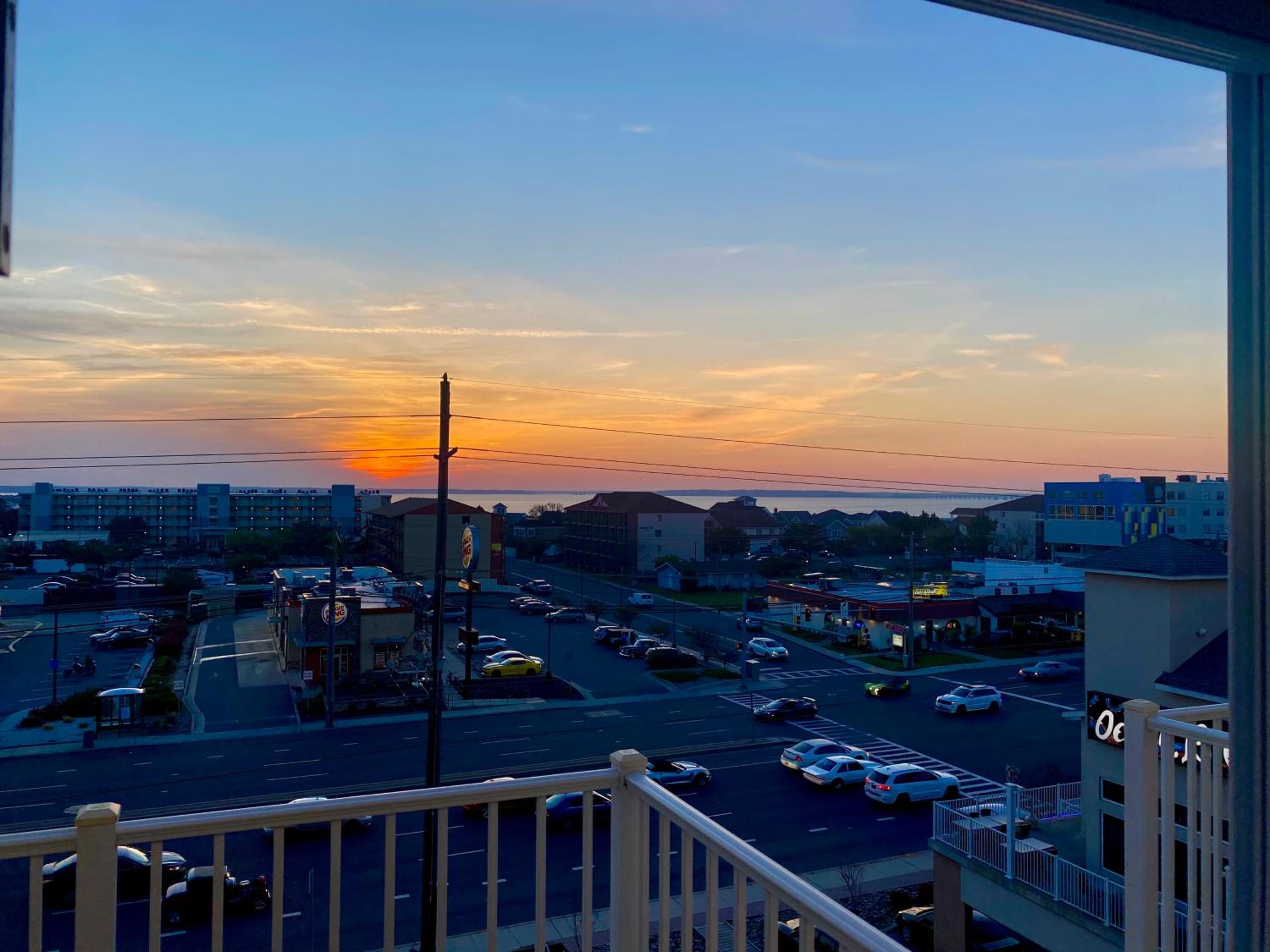 Queen Room with Two Queen Beds - Sunset View/Non-Smoking photo 2
