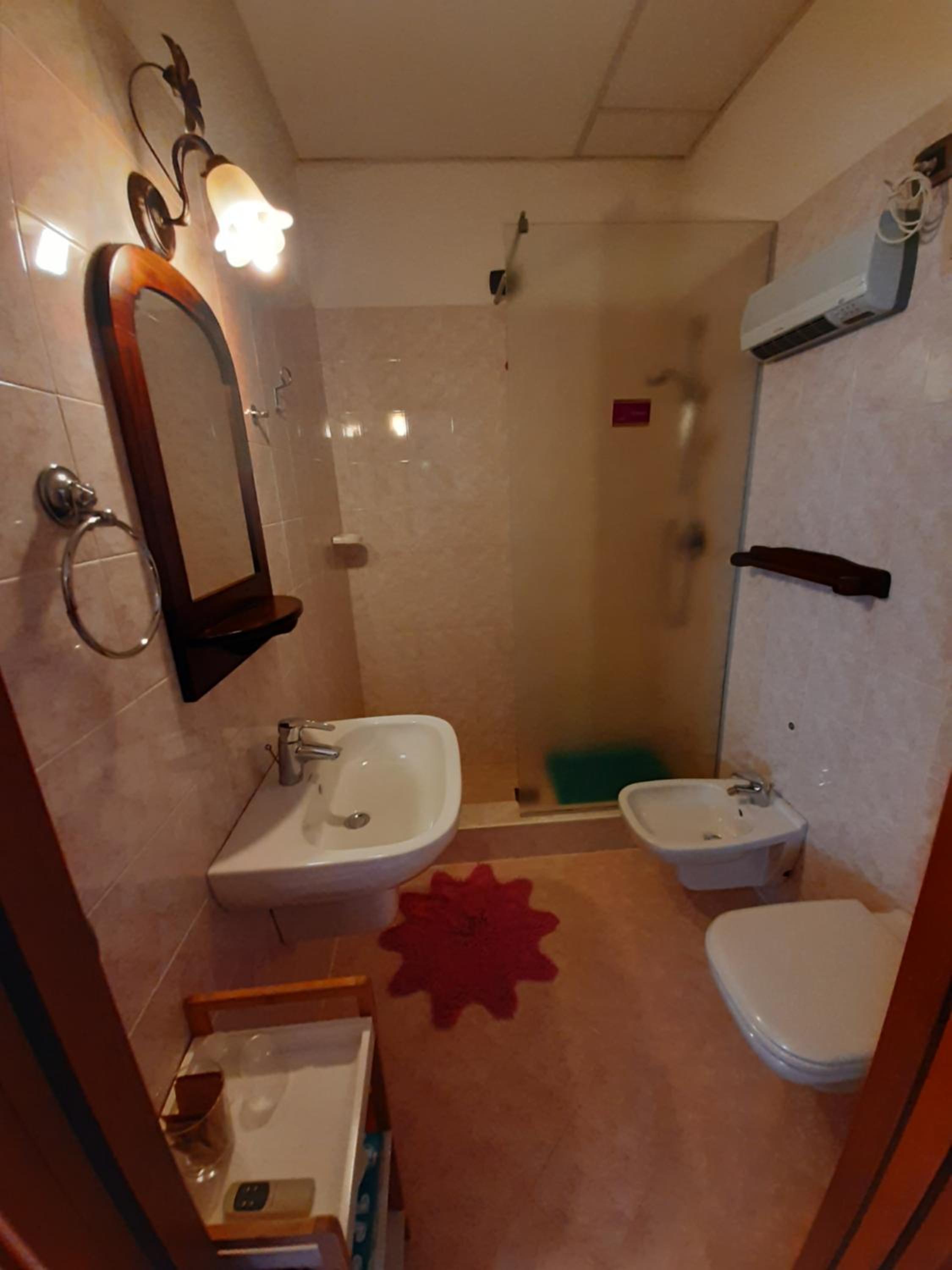 Twin Room - Photo 10