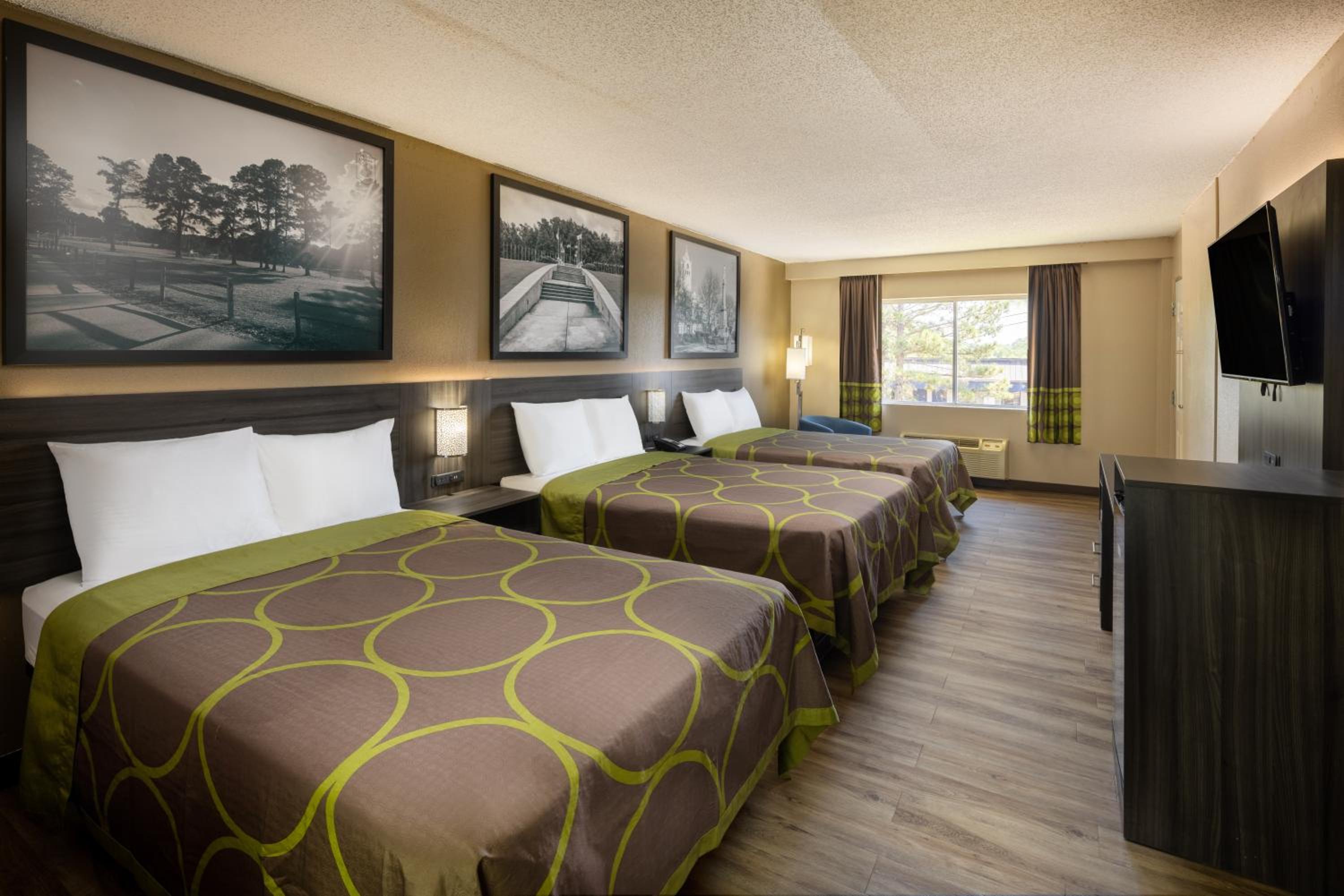 3 Double Beds, Family Room, Non-Smoking - Photo 2