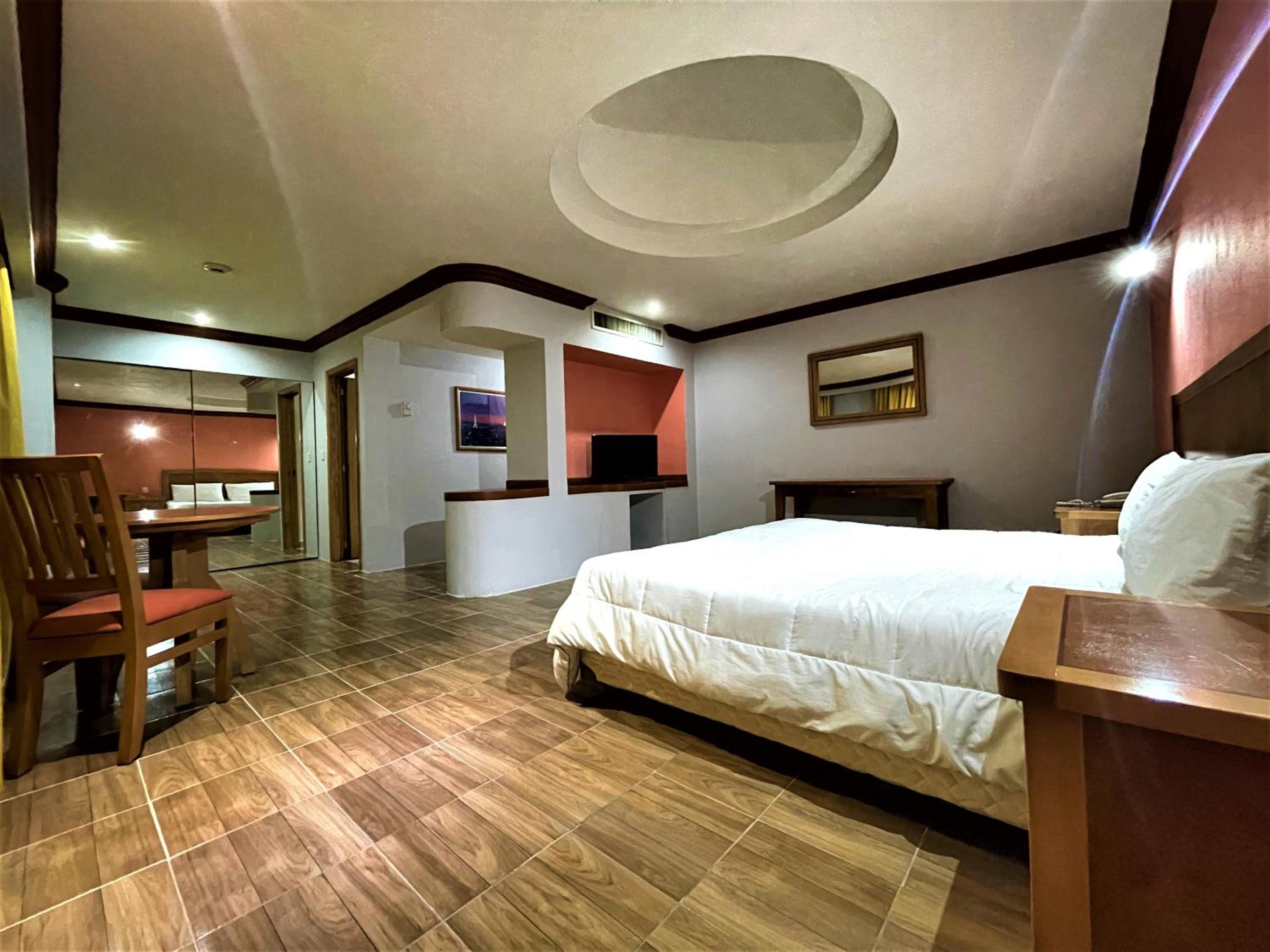 Standard Double Suite