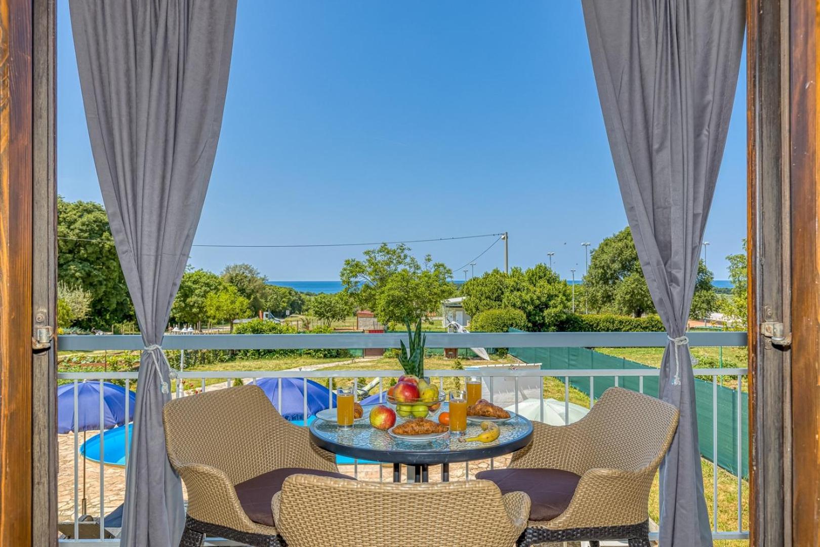 Apartment with Sea View - Photo 12