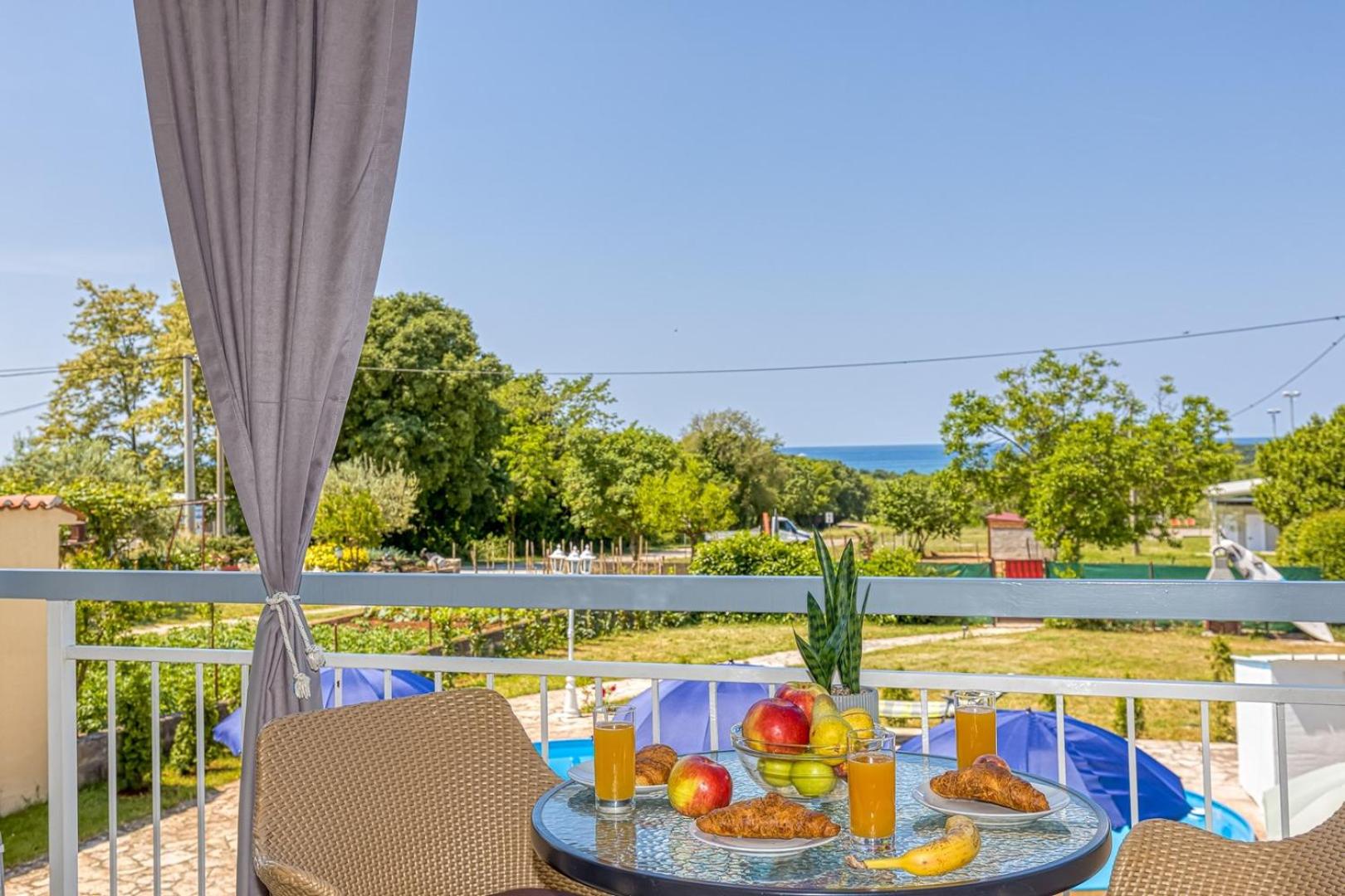 Apartment with Sea View - Photo 11