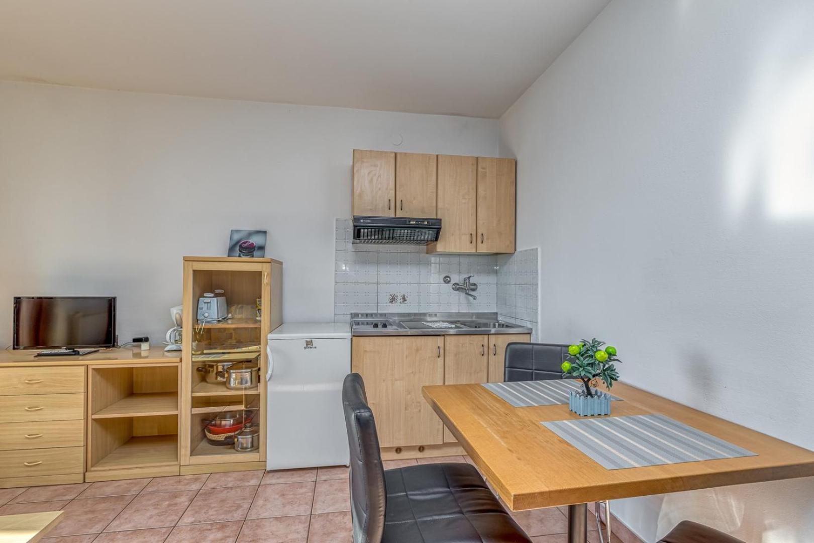 Apartment with Sea View - Photo 6