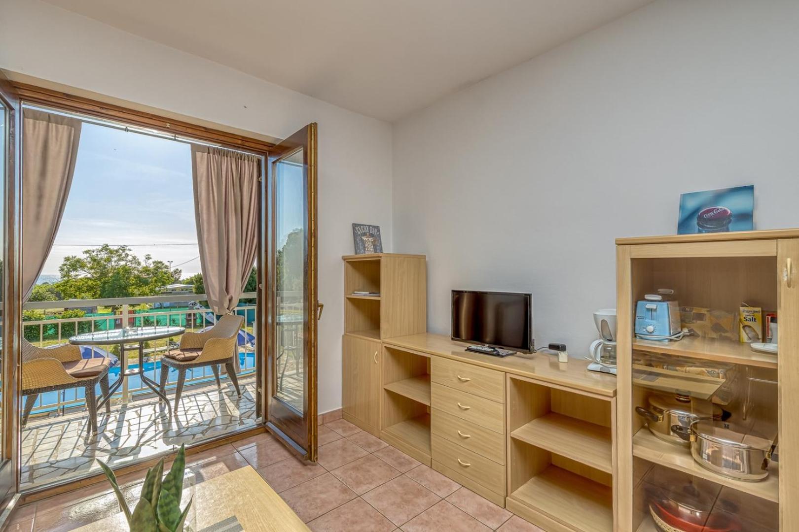 Apartment with Balcony - Photo 6