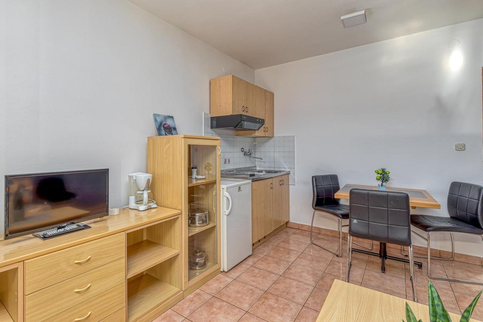 Apartment with Balcony - Photo 8