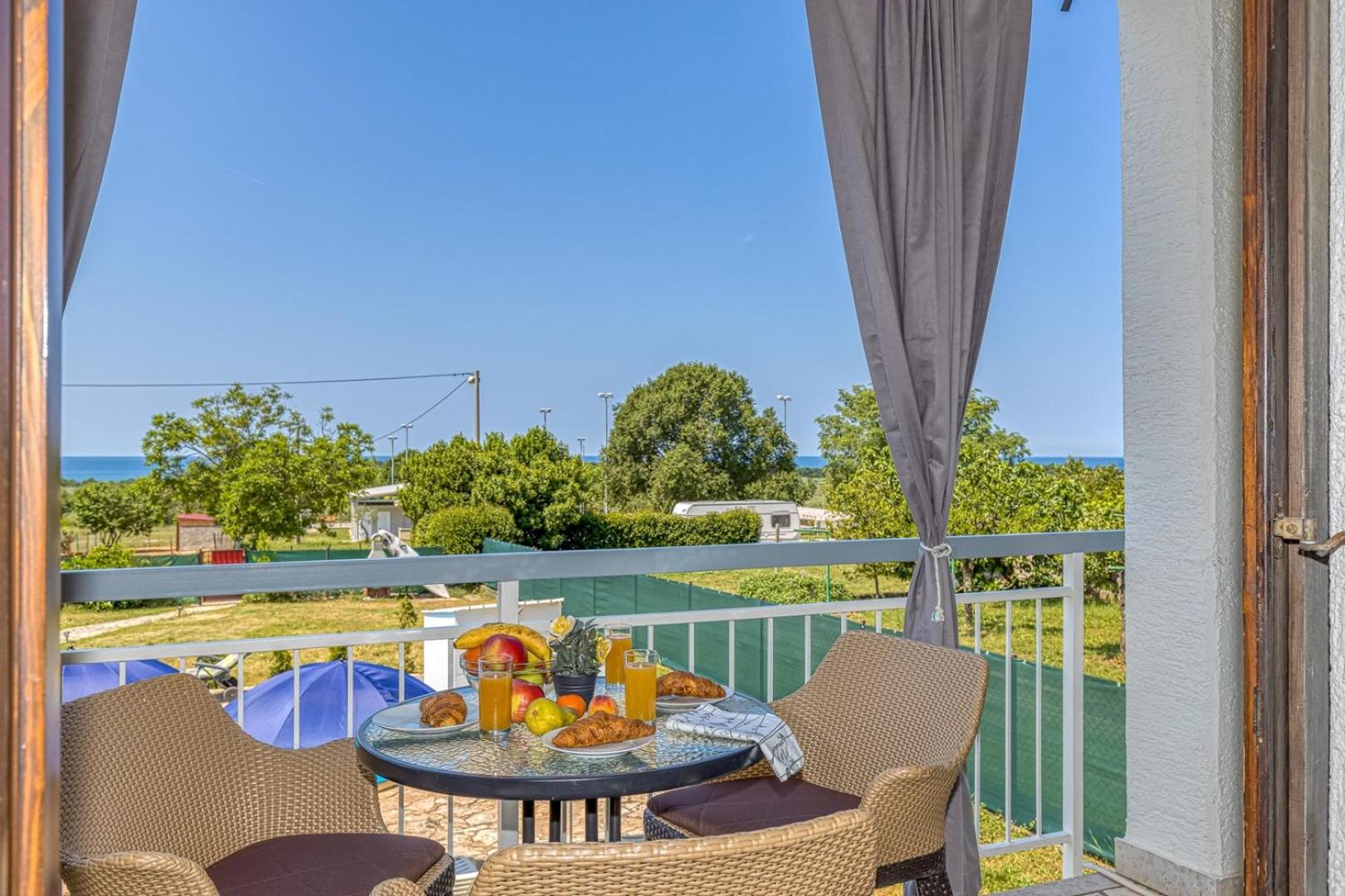 Apartment with Balcony - Photo 12