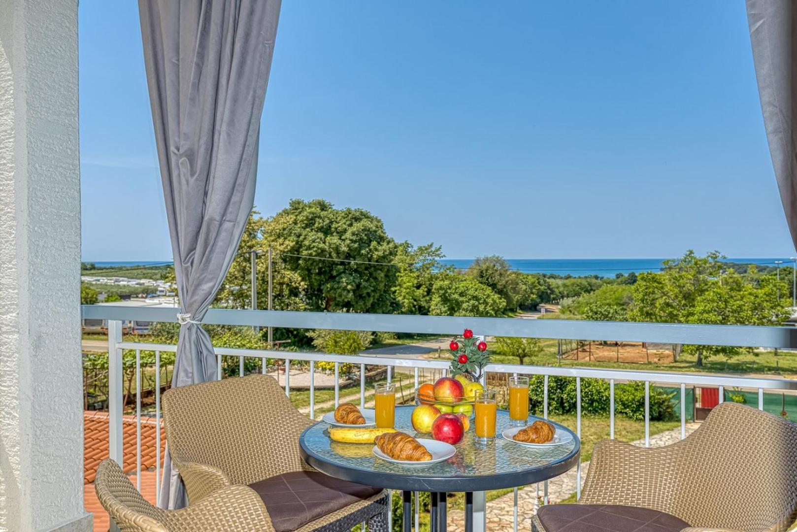 Apartment with Sea View - Photo 13