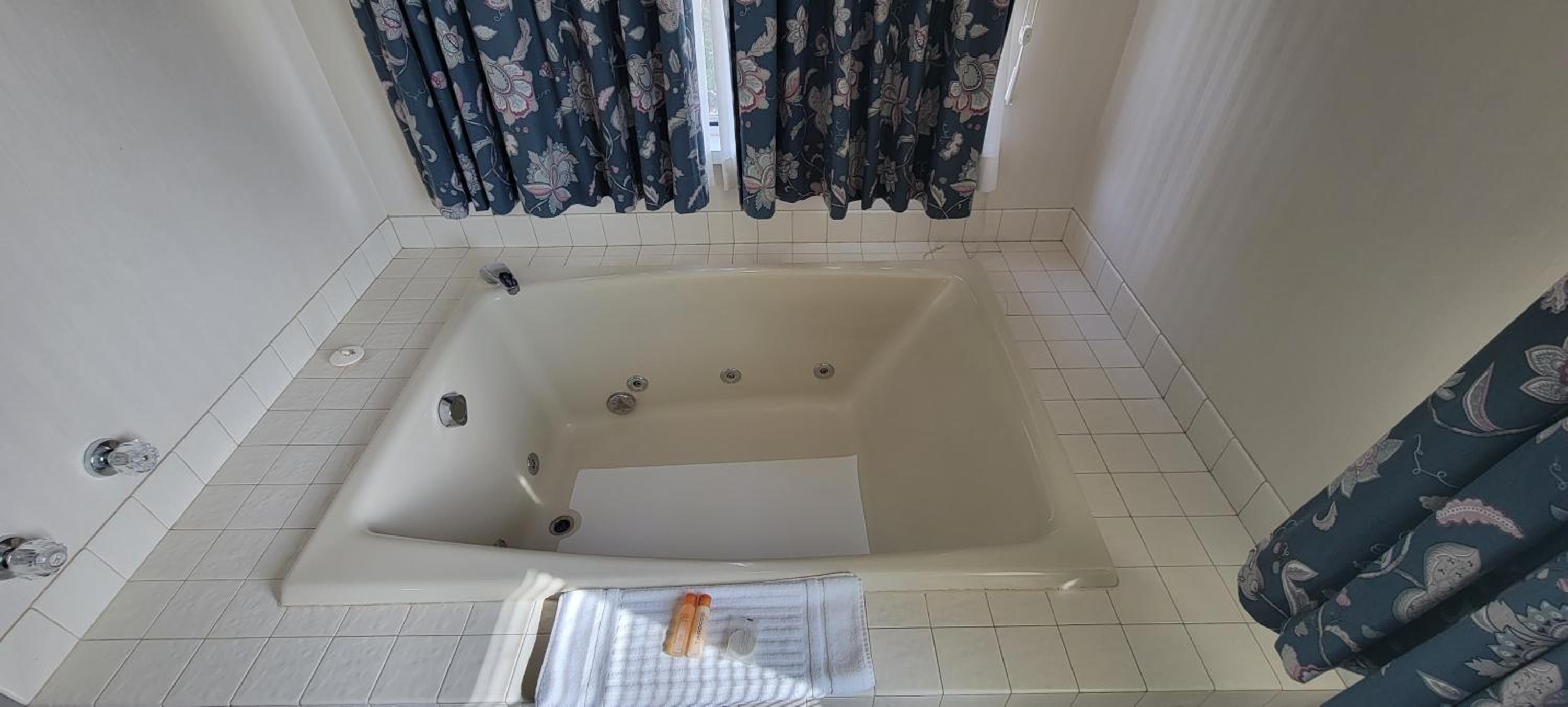 Queen Room with Spa Bath - Photo 5