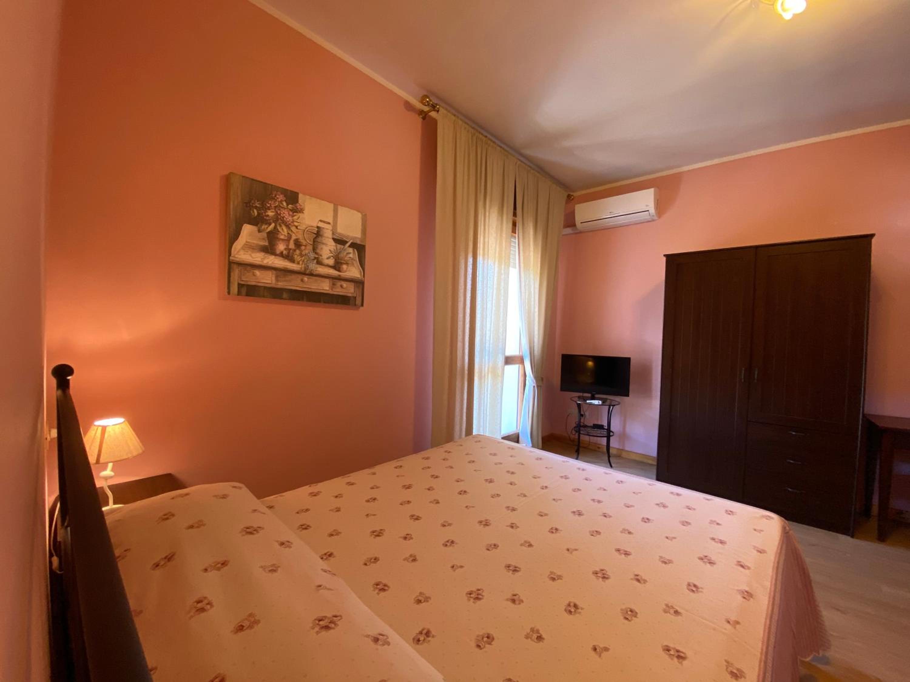 Double Room with Private Bathroom photo 3