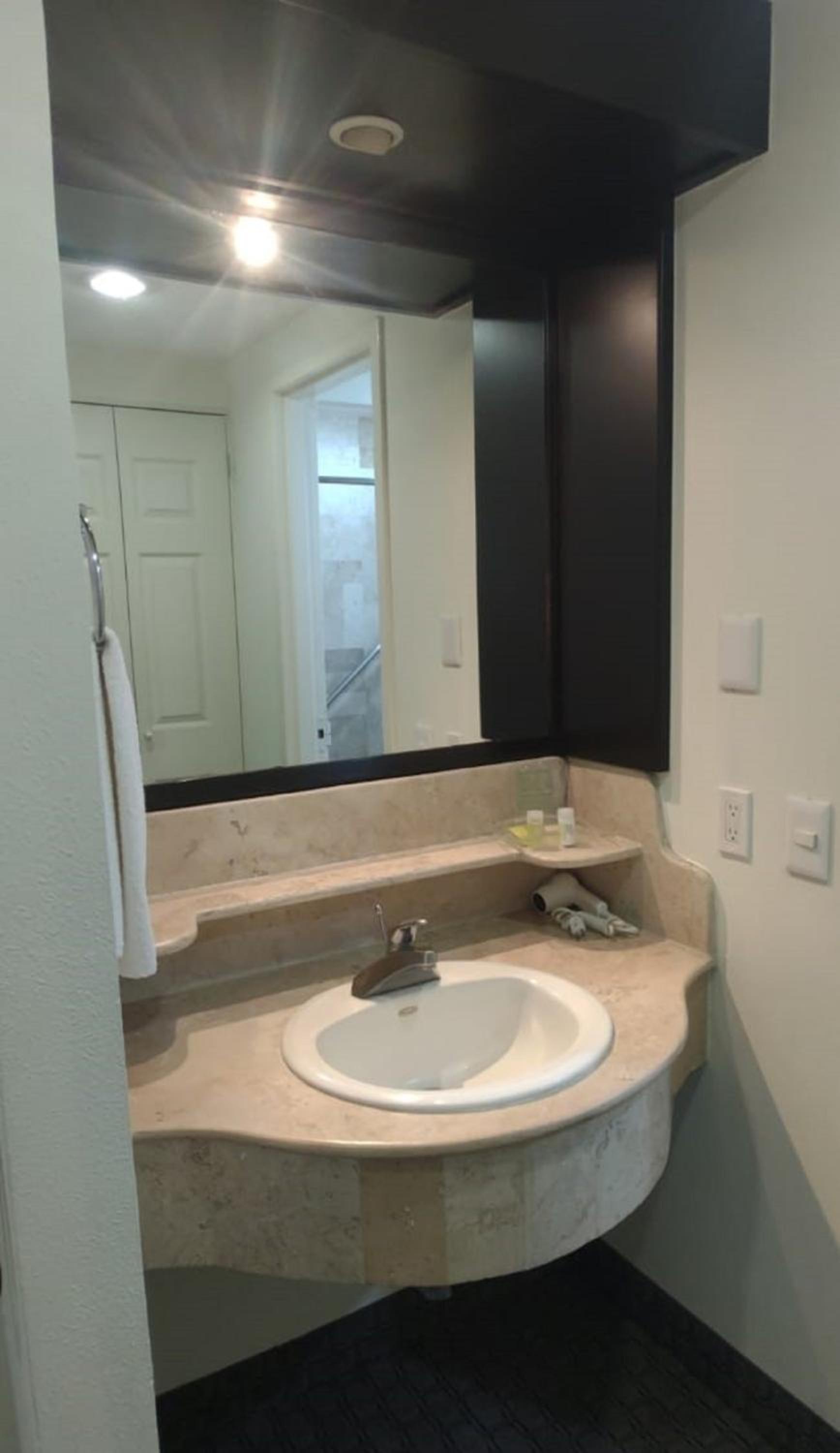 King Room - Mobility Access/Non-Smoking - Photo 2