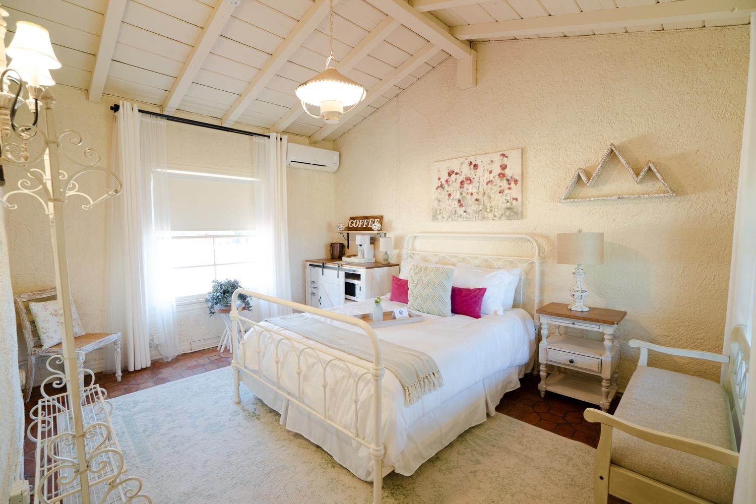 Queen Room photo 3