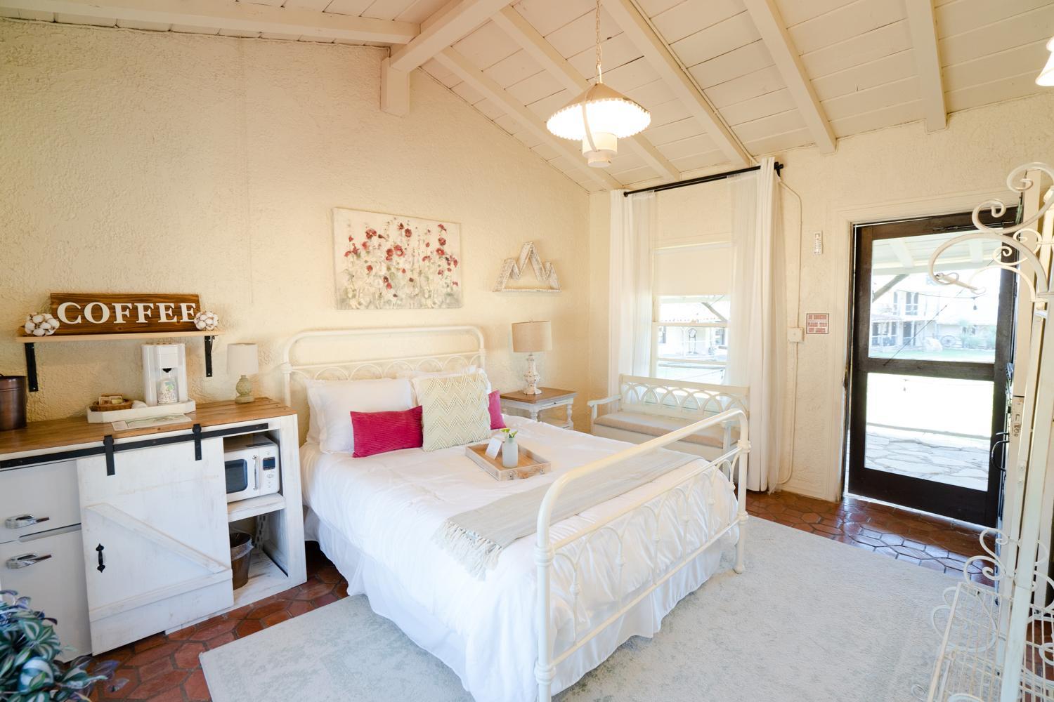 Queen Room photo 1