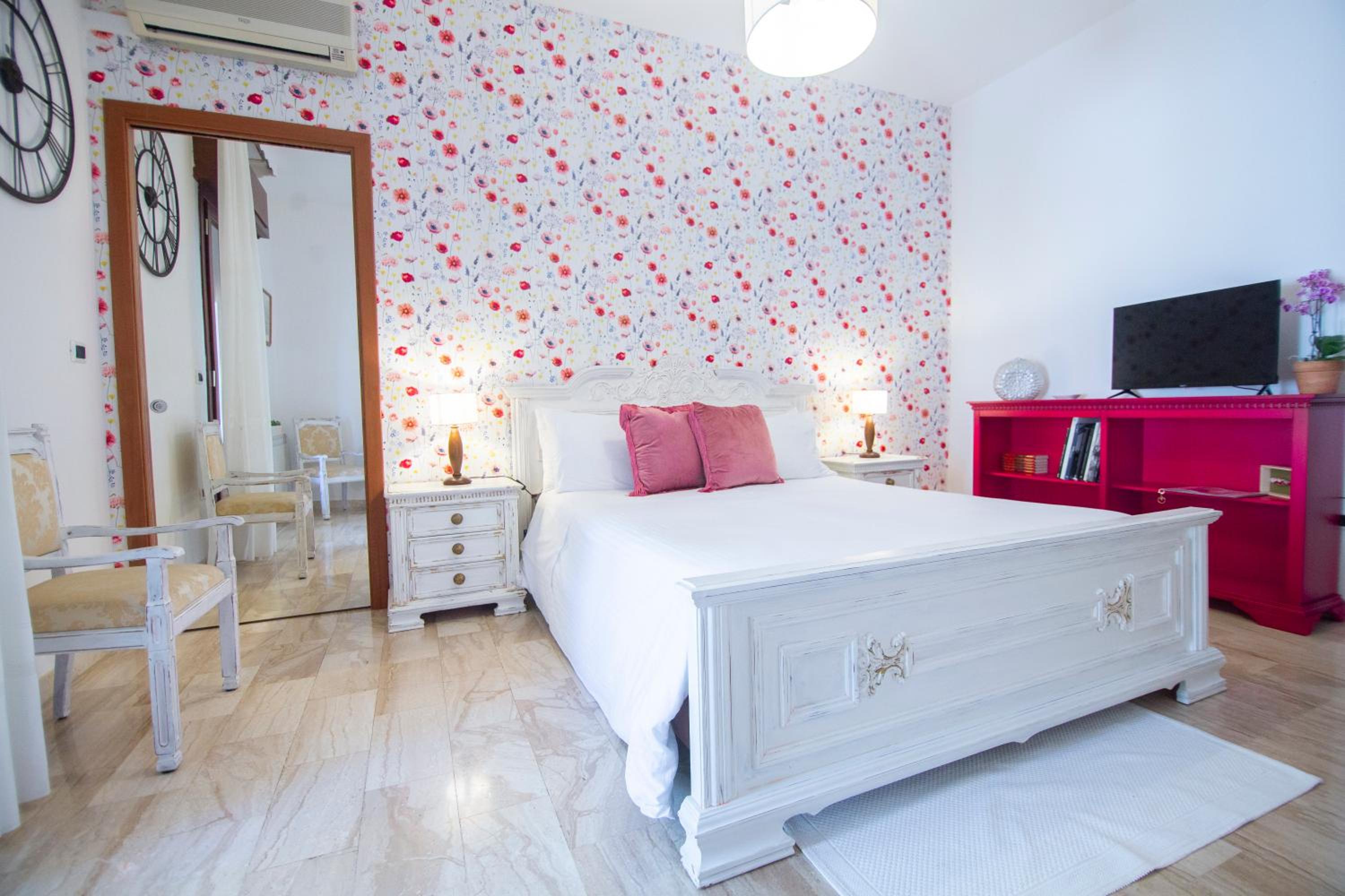 Double Room with Balcony and Sea View - Photo 2