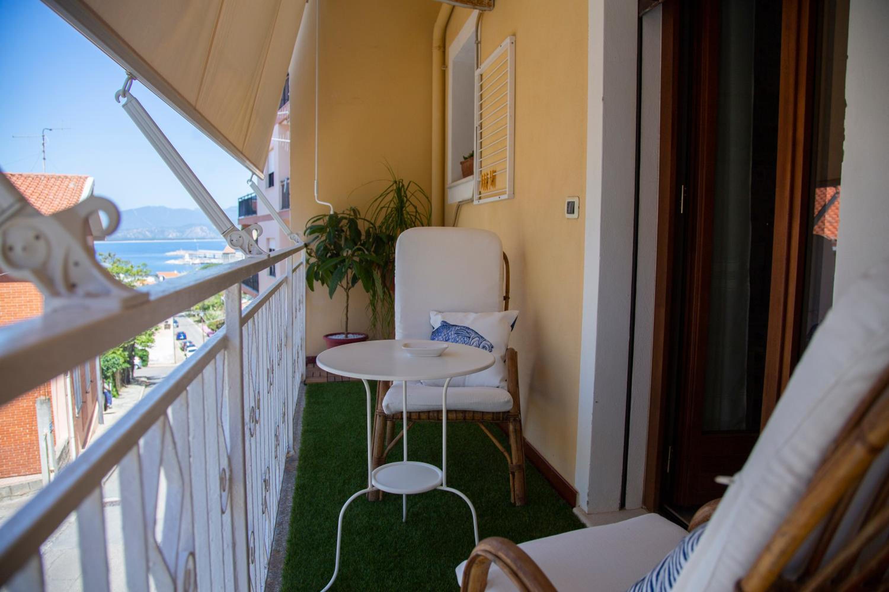 Double Room with Balcony and Sea View - Photo 7