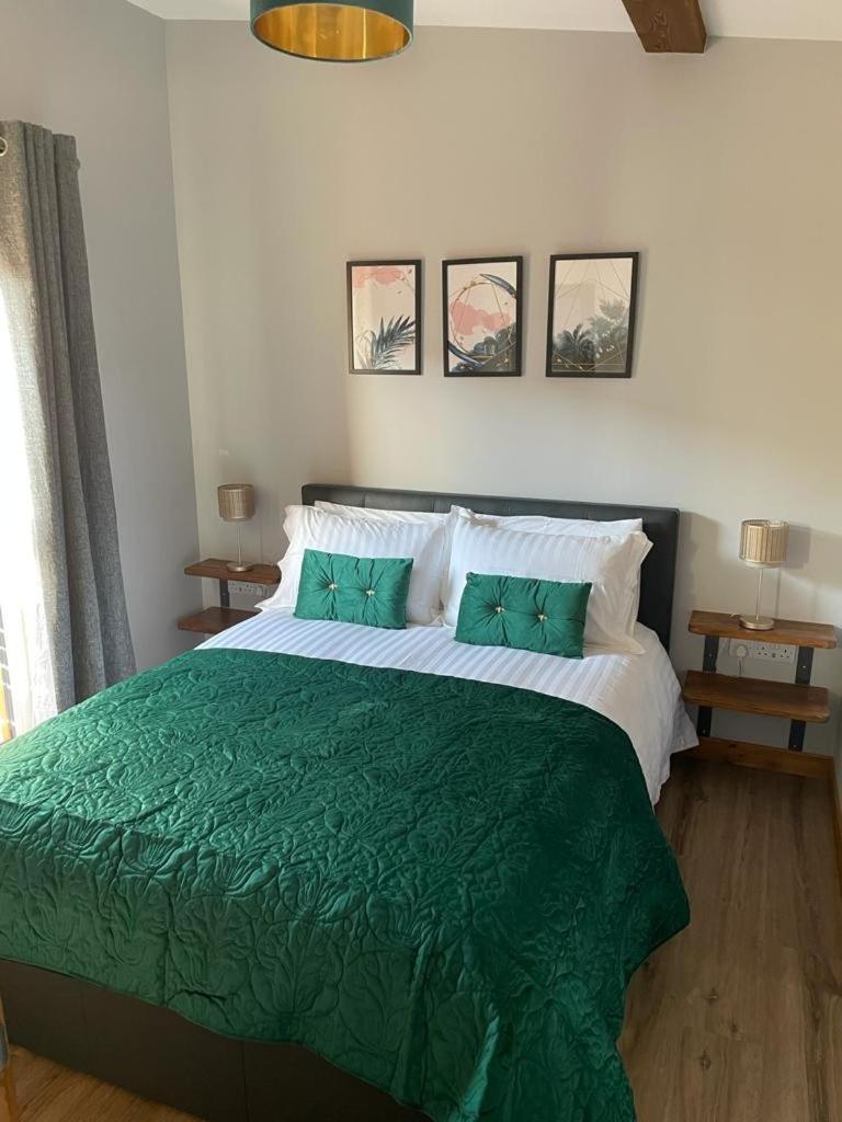 One-Bedroom Apartment photo 2