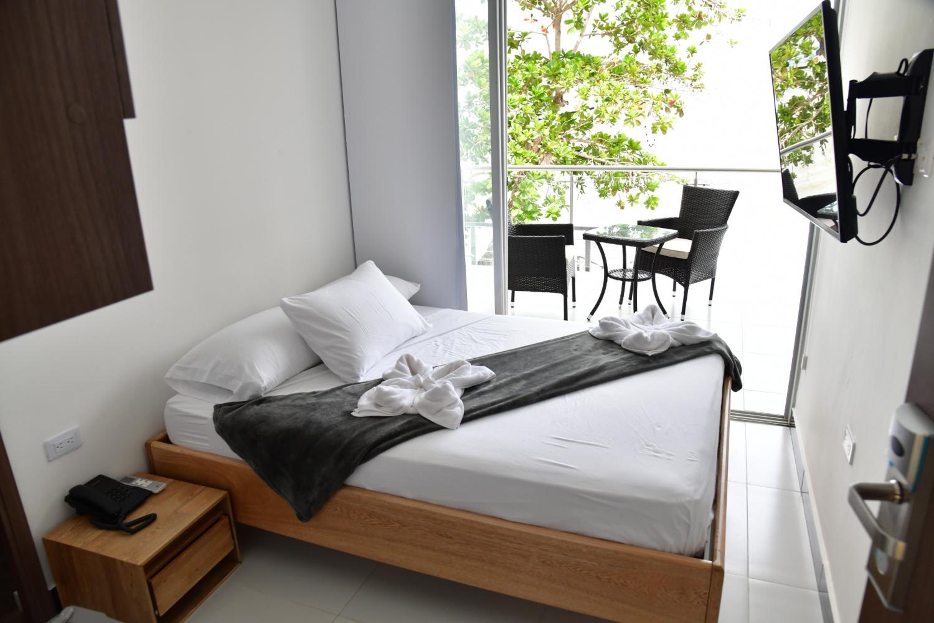 Deluxe Double Room with Balcony and Sea View photo 3